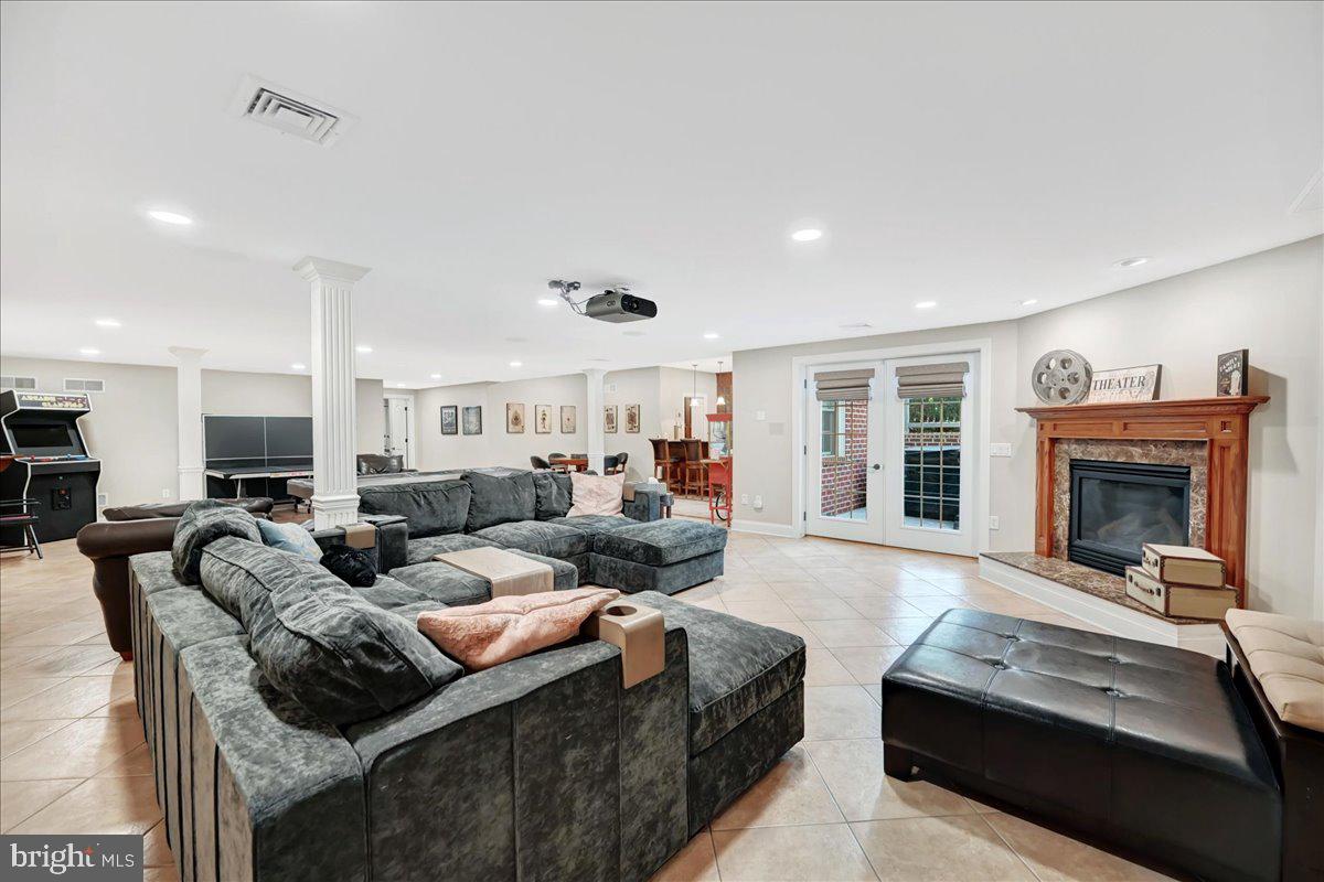 THORNHILL - Residential