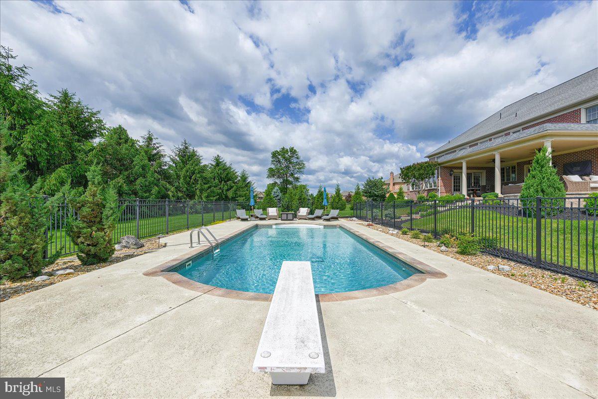 THORNHILL - Residential