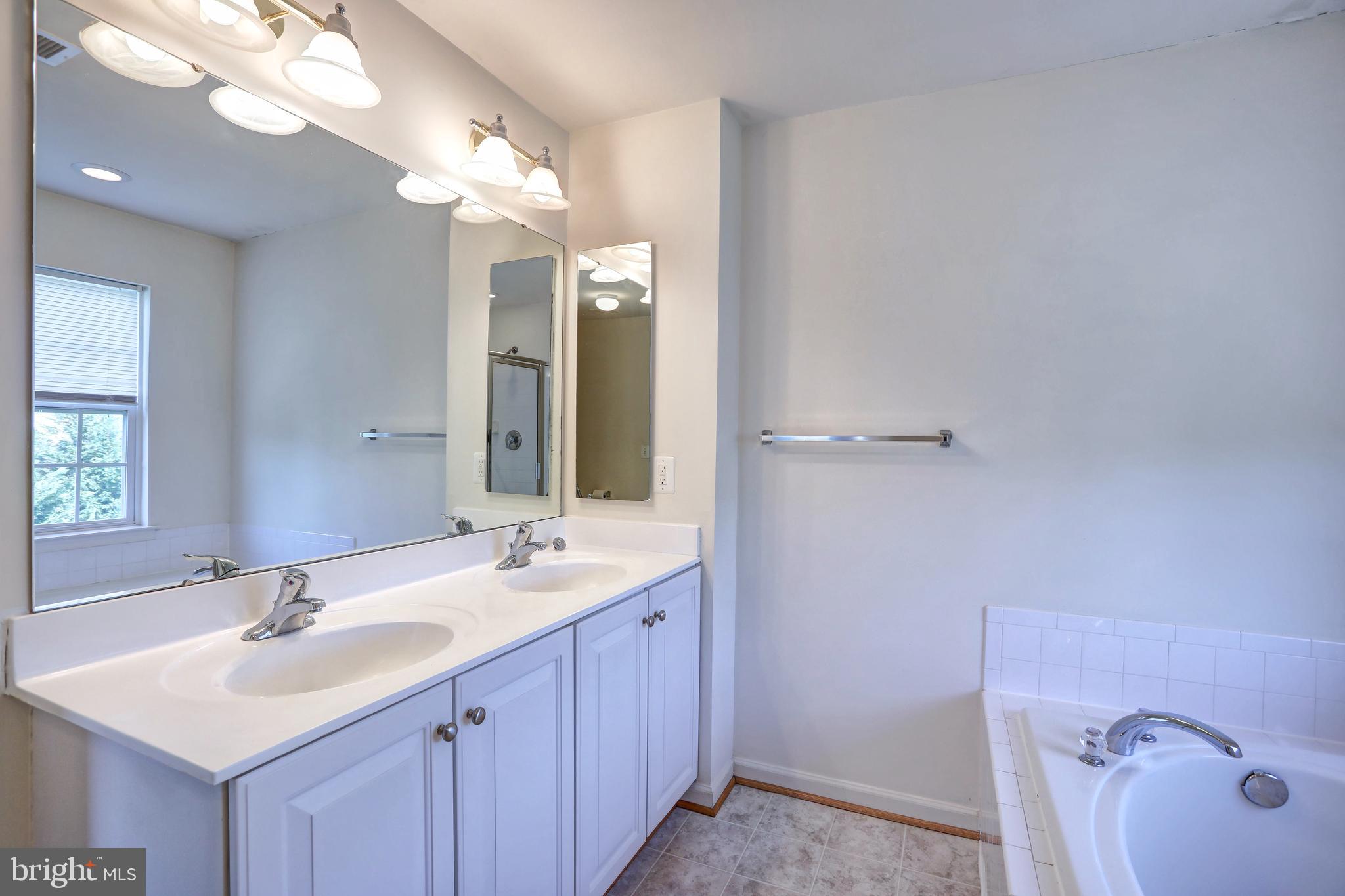 LAKELAND PLACE - Residential