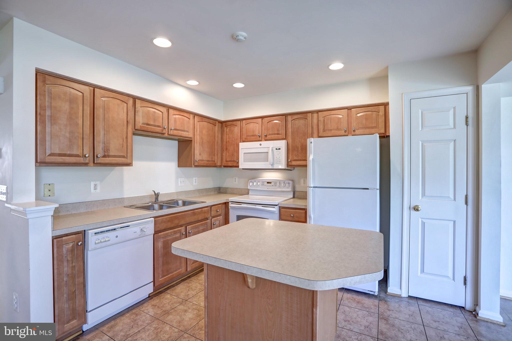 LAKELAND PLACE - Residential