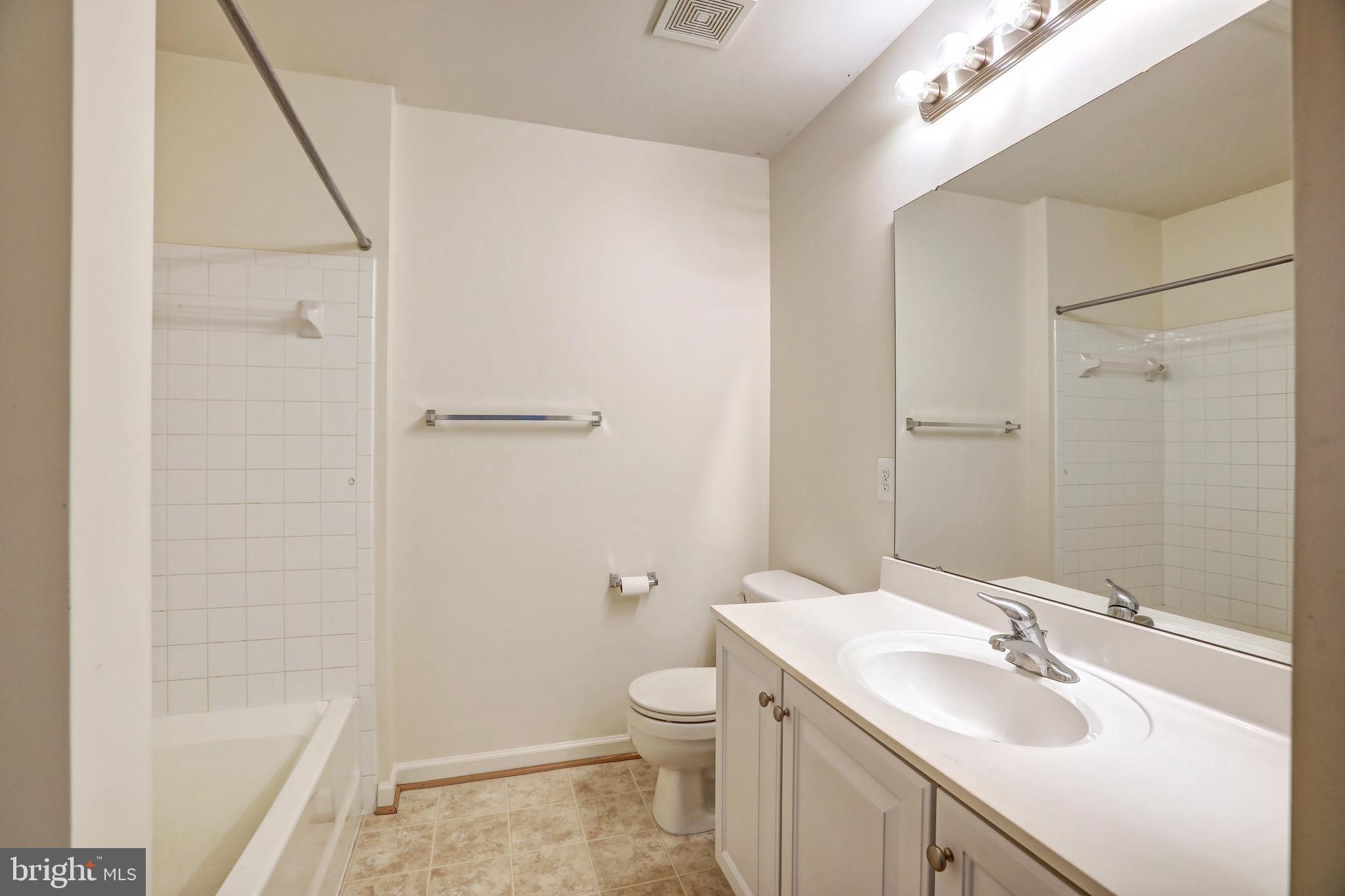 LAKELAND PLACE - Residential