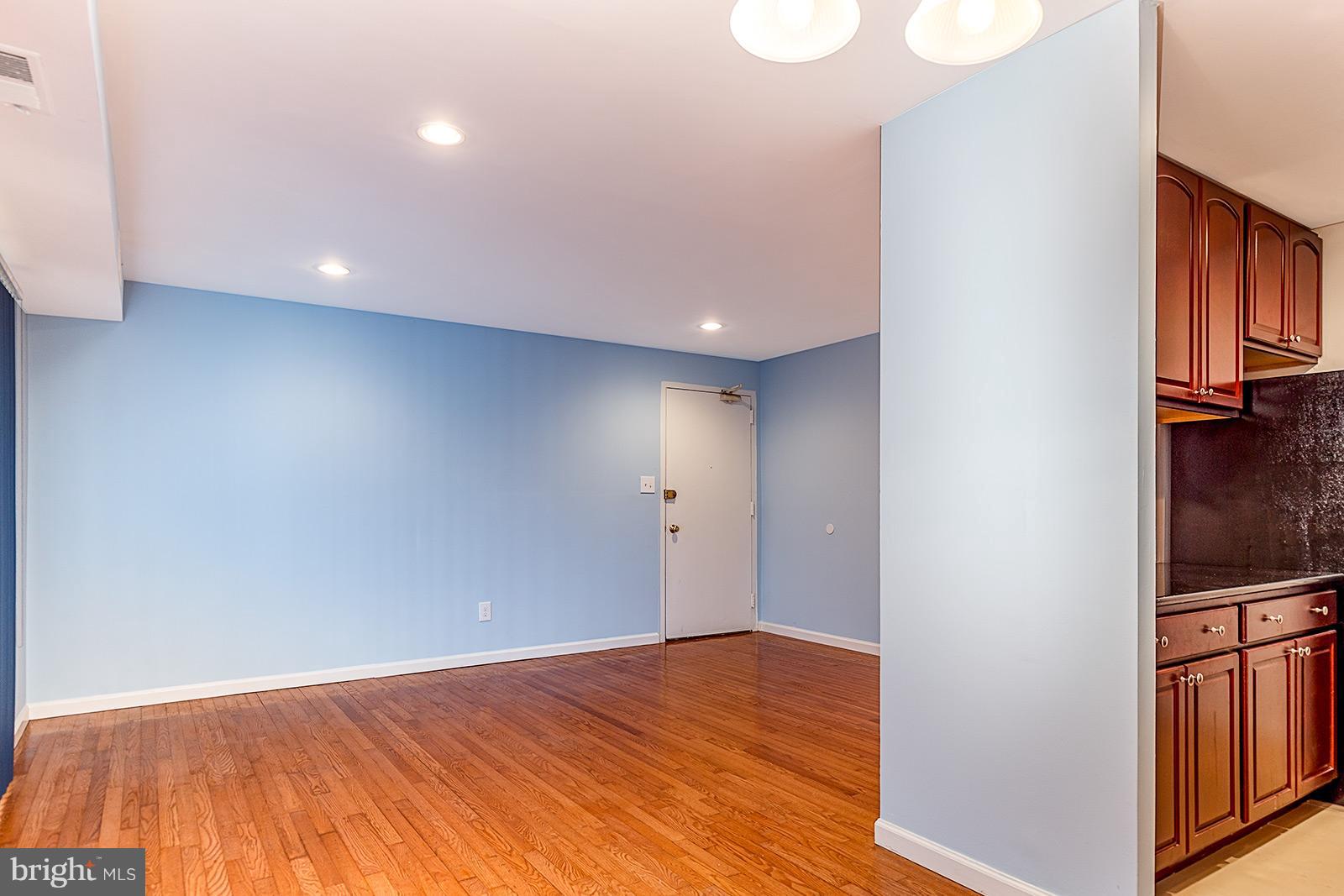 FALLS CHURCH GARDENS - Residential