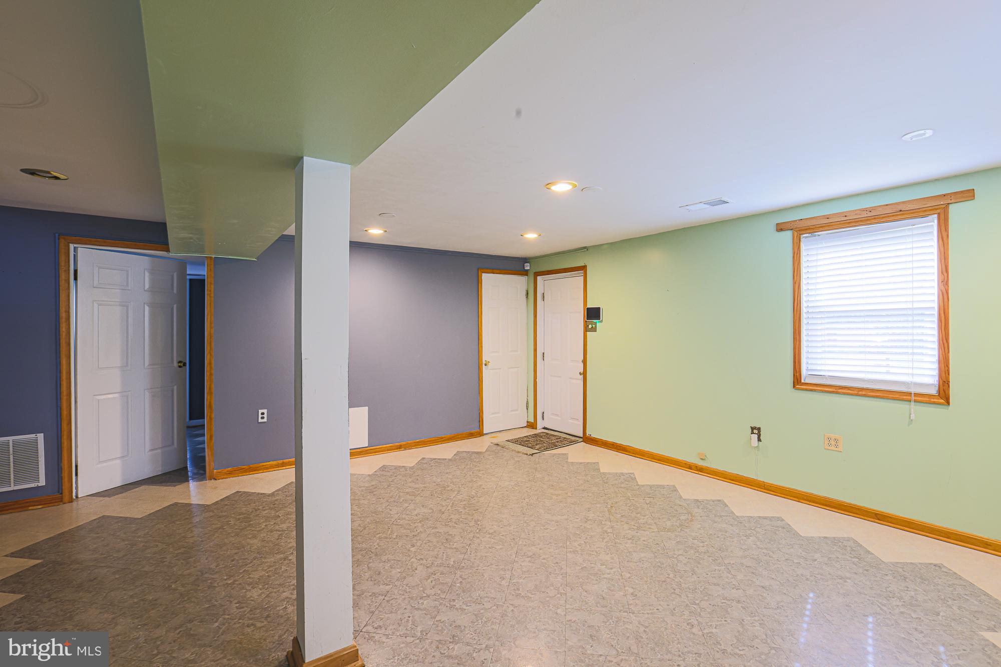 WILLIAMSBURG - Residential