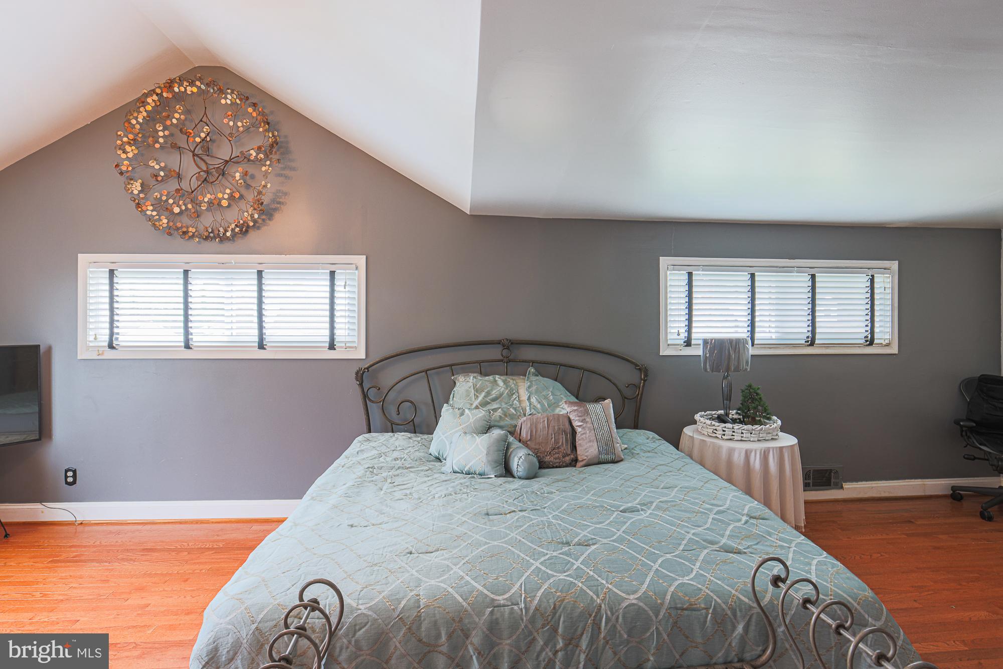 WILLIAMSBURG - Residential