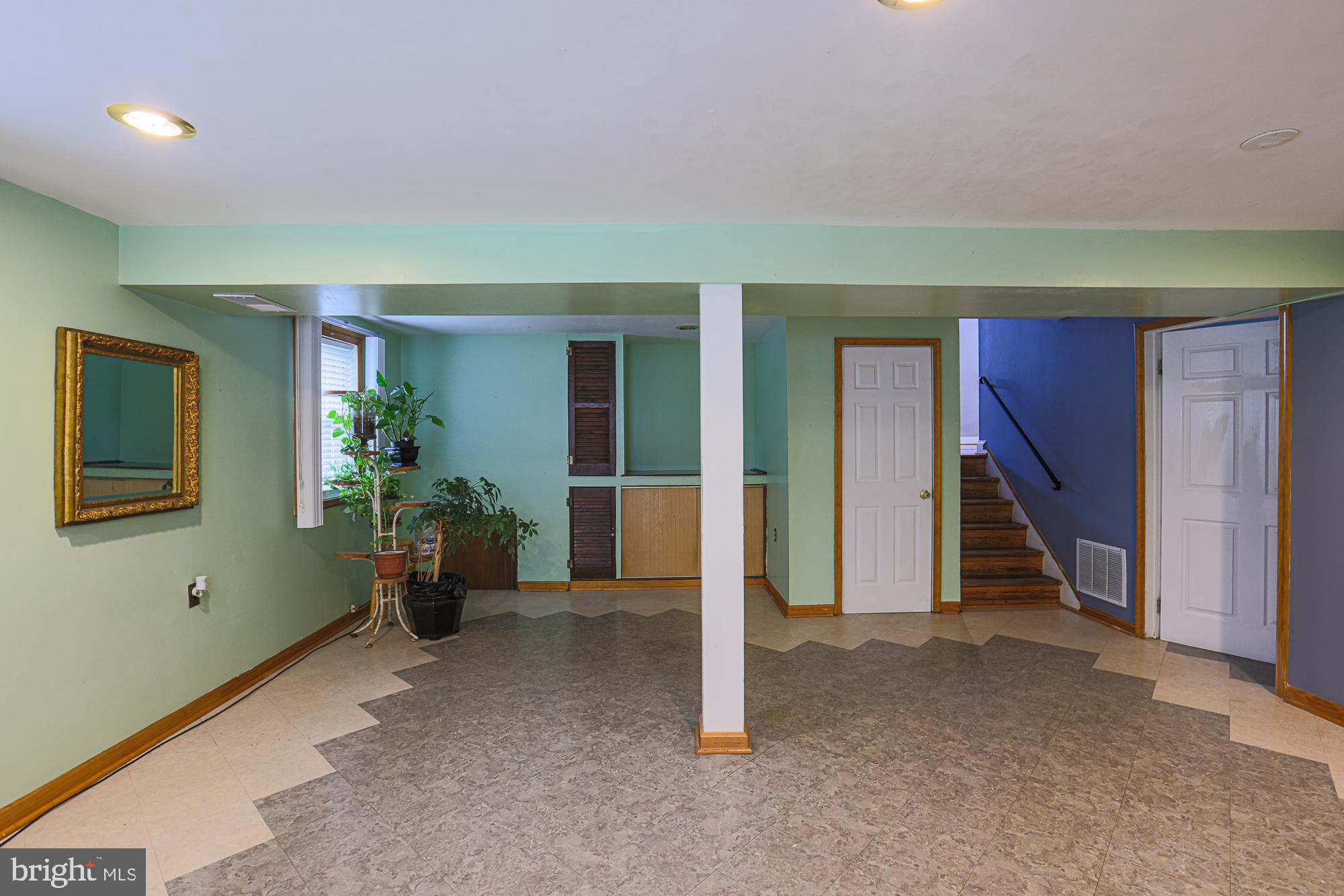 WILLIAMSBURG - Residential