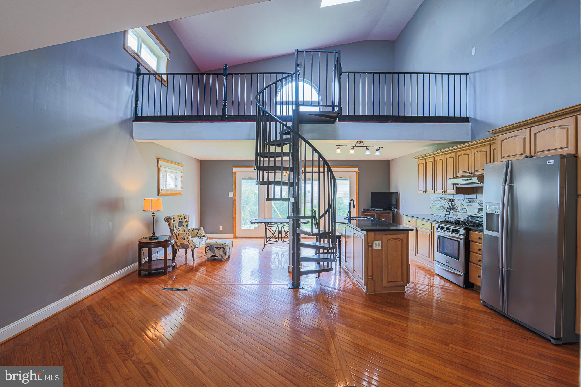 WILLIAMSBURG - Residential