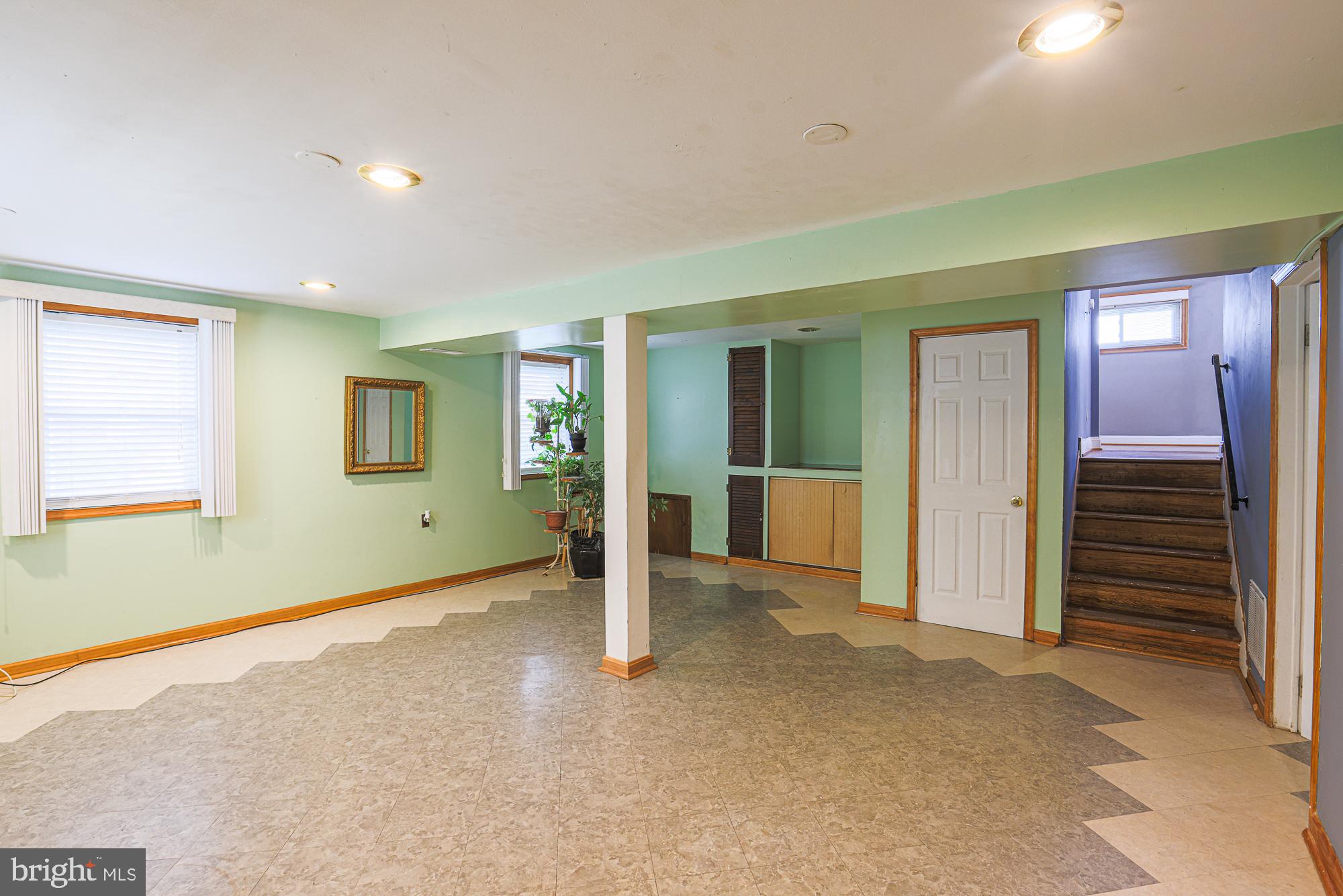 WILLIAMSBURG - Residential