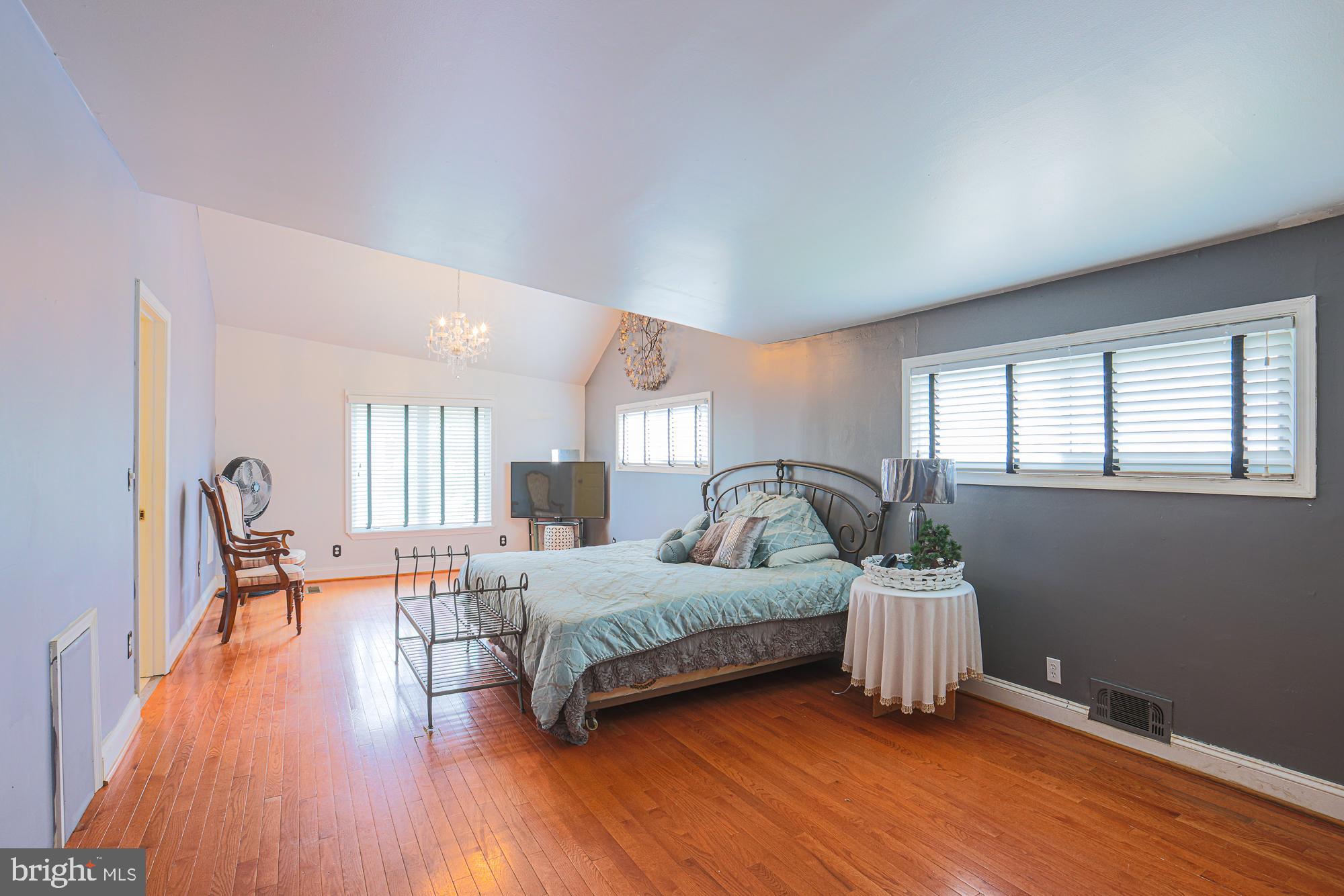 WILLIAMSBURG - Residential