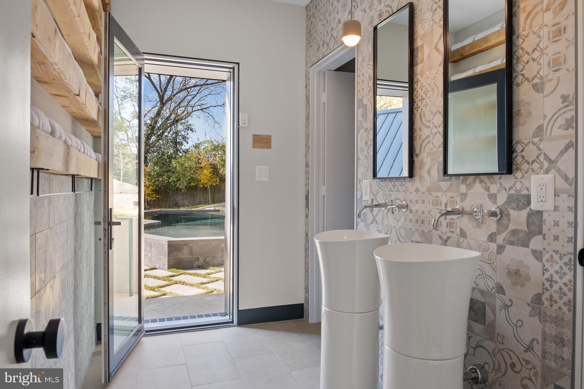 RUCKERS LANGLEY - Residential