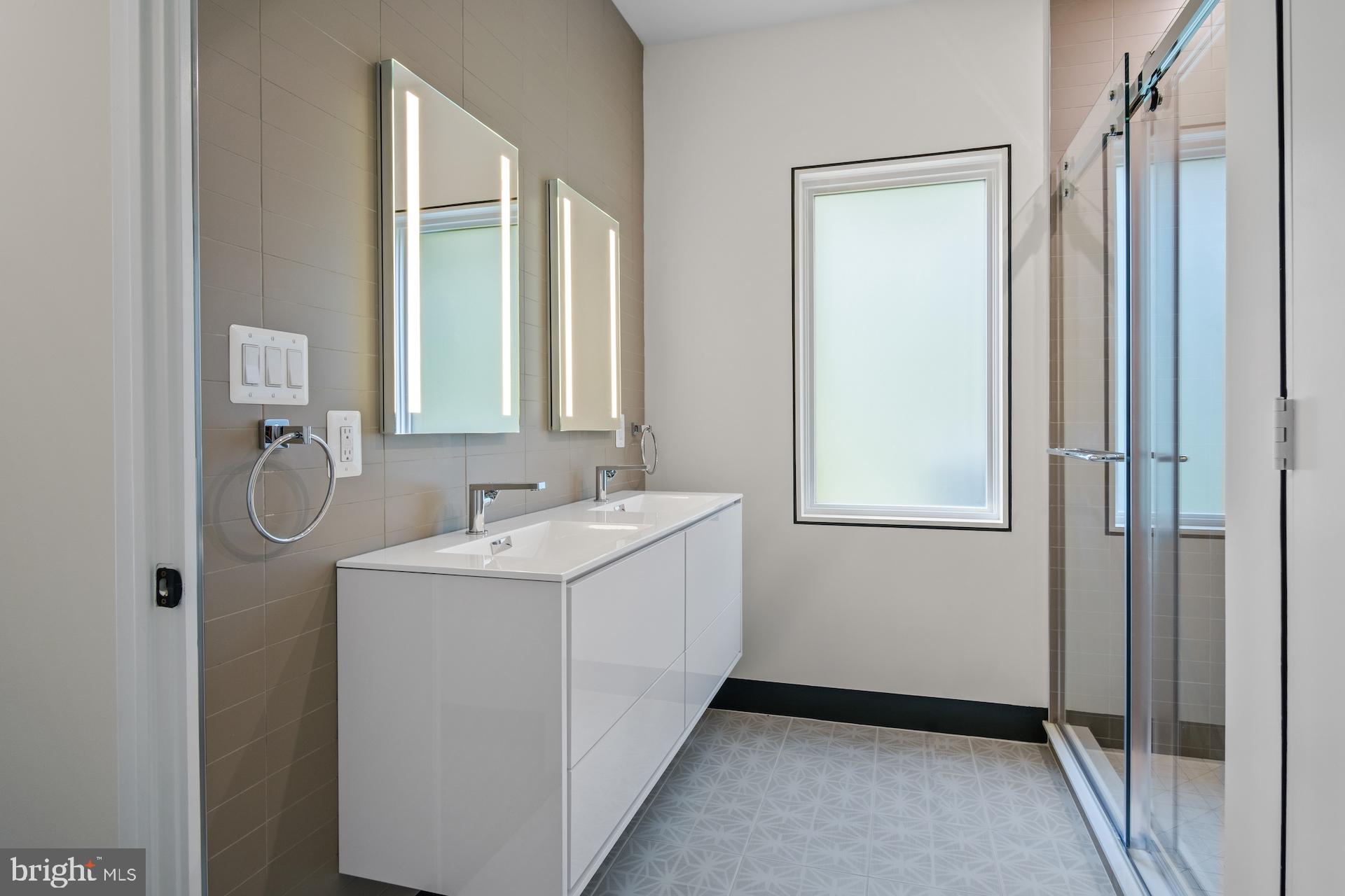 RUCKERS LANGLEY - Residential