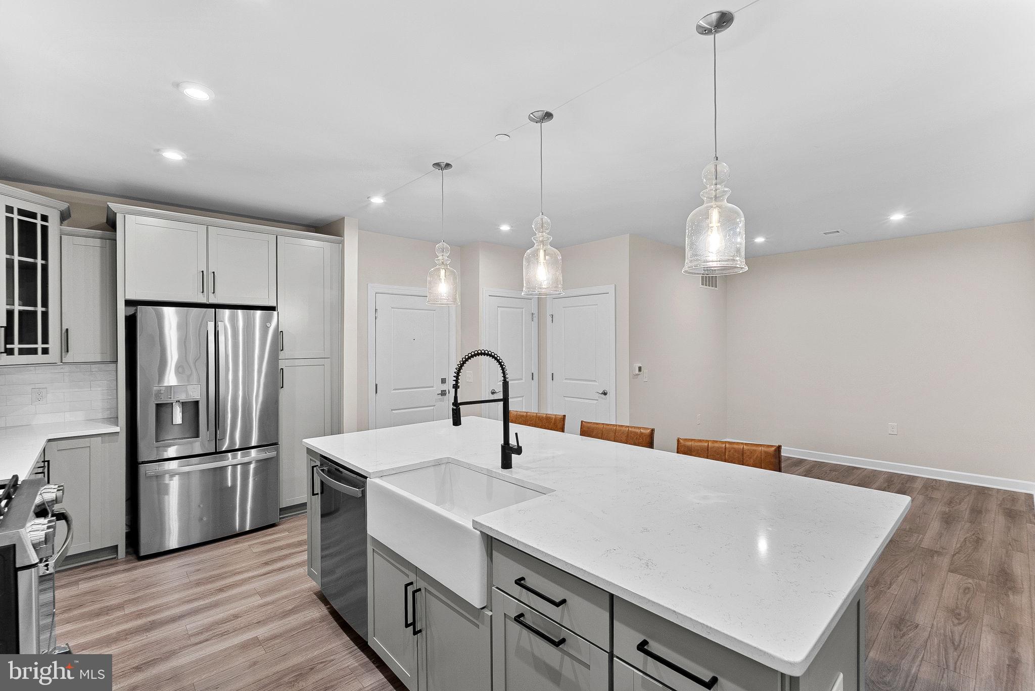 3925 FAIR RIDGE DRIVE 305