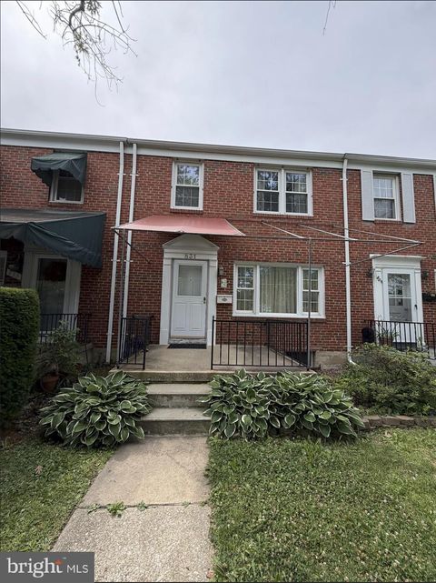 Townhouse For Rent - 831 Bosley Avenue<br/> BALTIMORE, MD 21204