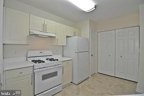 GATES OF FAIR LAKES - Residential Lease