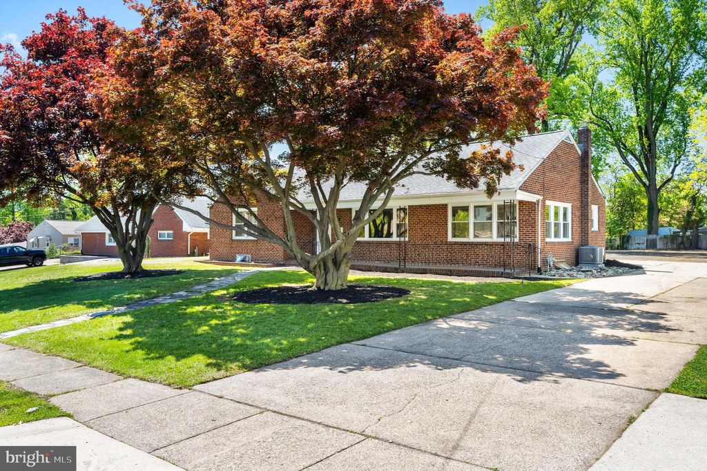 Photo of 21 S Oakland Avenue, RUNNEMEDE, NJ 08078 (MLS # NJCD2116268)