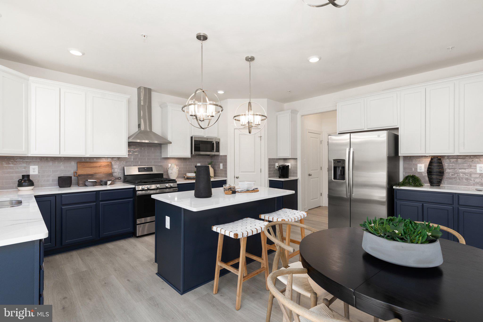 CAPTAIN'S COVE - Residential