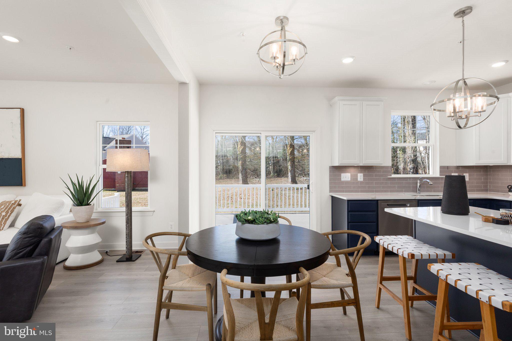 CAPTAIN'S COVE - Residential