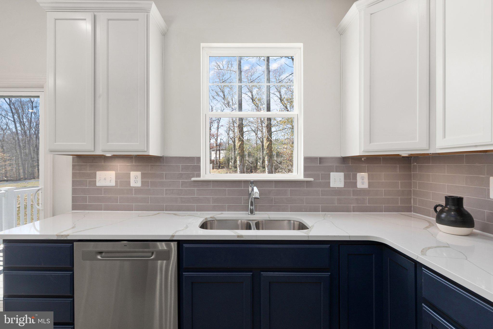 CAPTAIN'S COVE - Residential