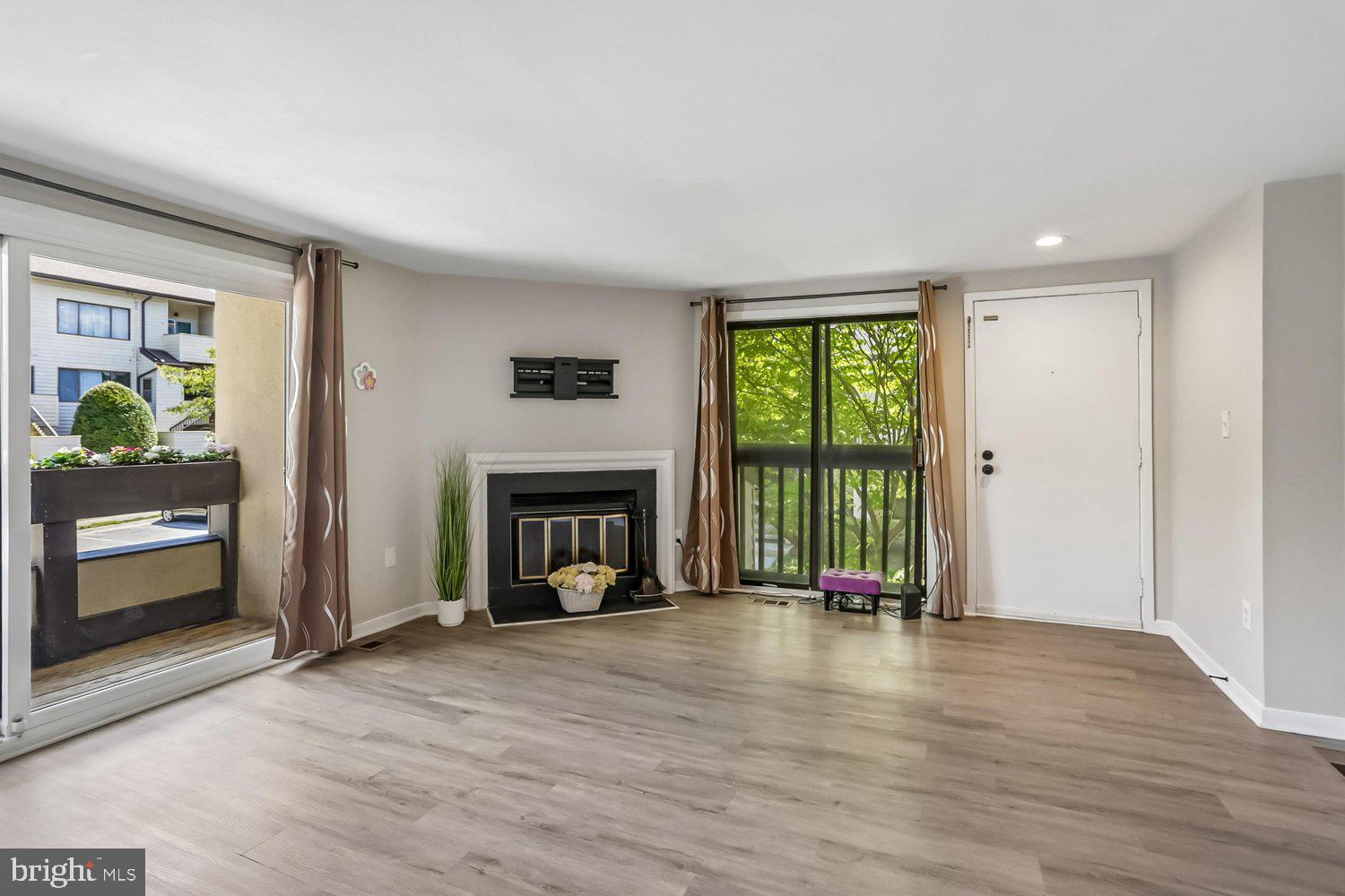 CHRISTOPHER COURT - Residential