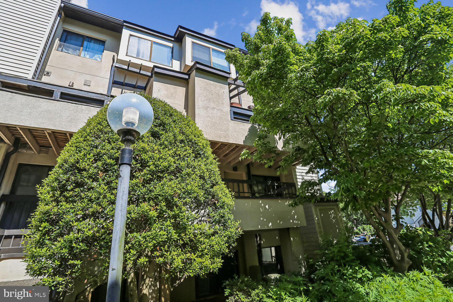 CHRISTOPHER COURT - Residential