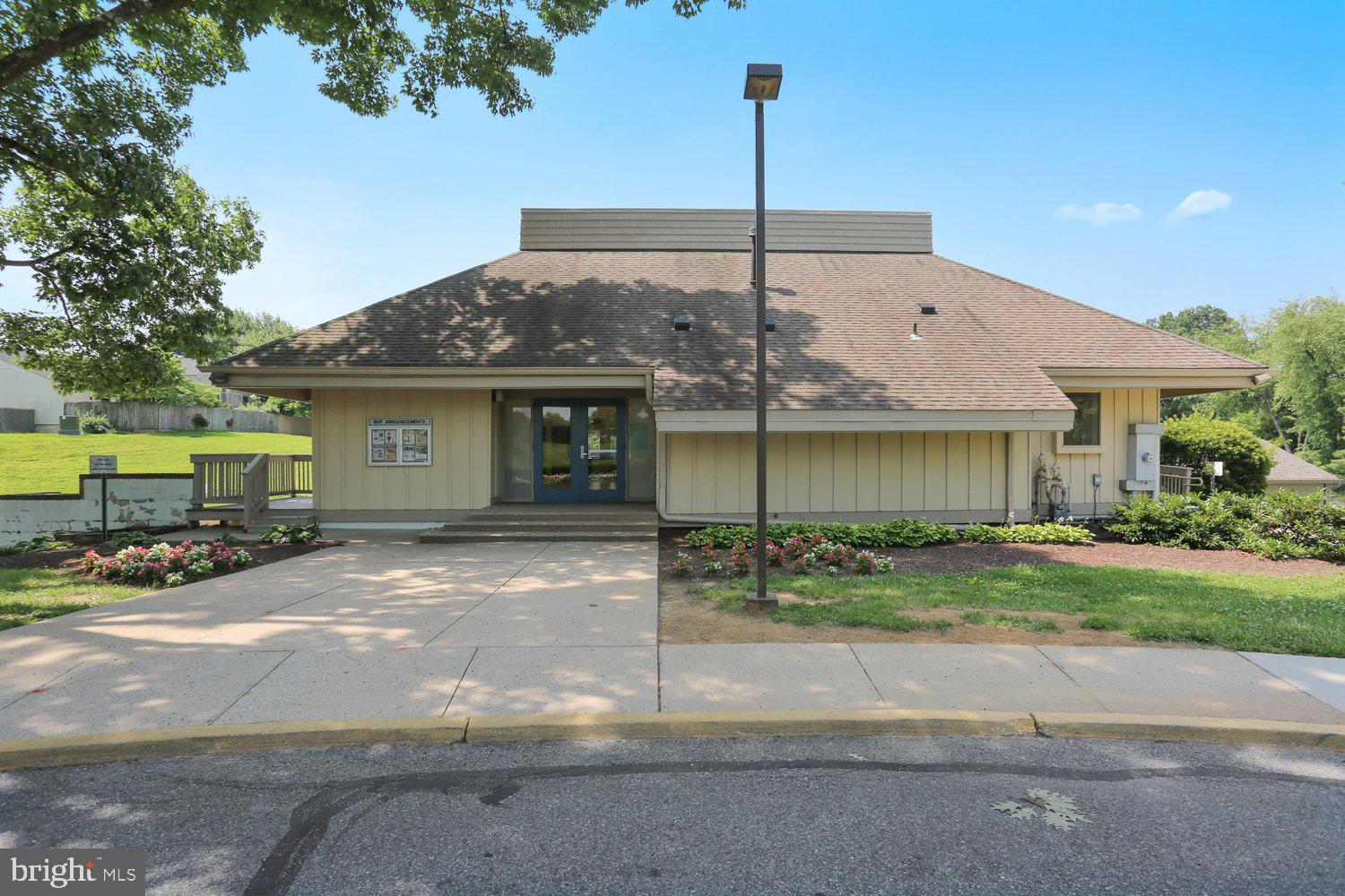 CHRISTOPHER COURT - Residential