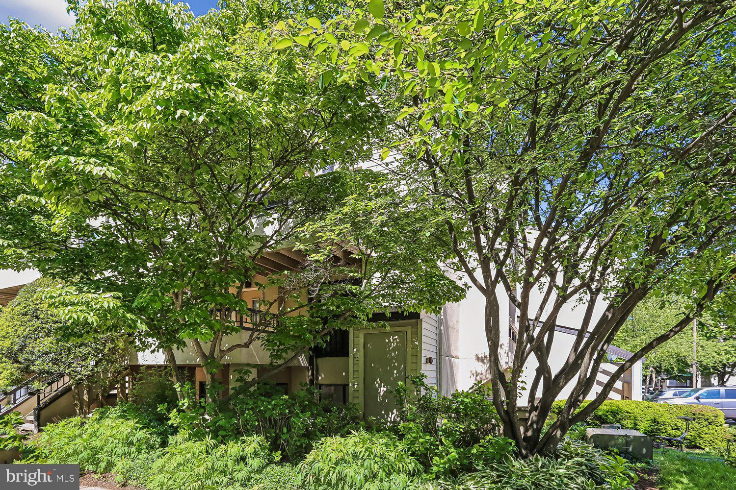 CHRISTOPHER COURT - Residential