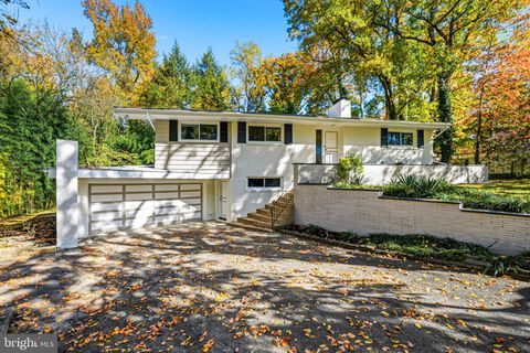 Photo of 1602 Park Boulevard, CHERRY HILL, NJ 08002 (MLS # NJCD2114010)