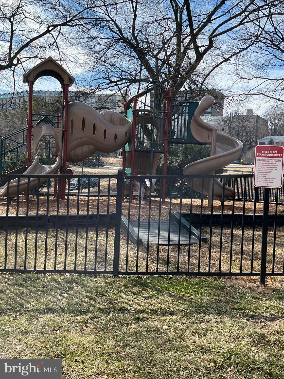 RIVER PLACE EAST - Residential Lease