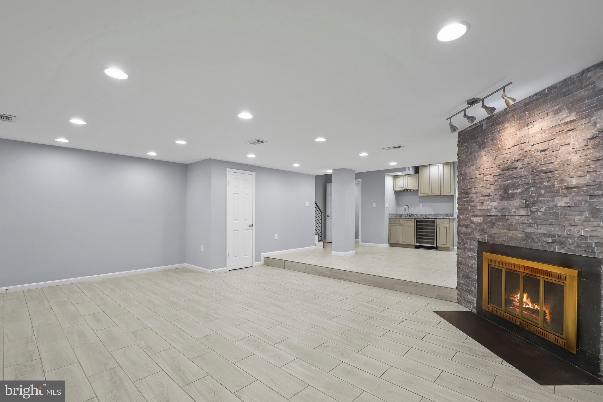 WOODLYNNE COMMUNITY - Residential