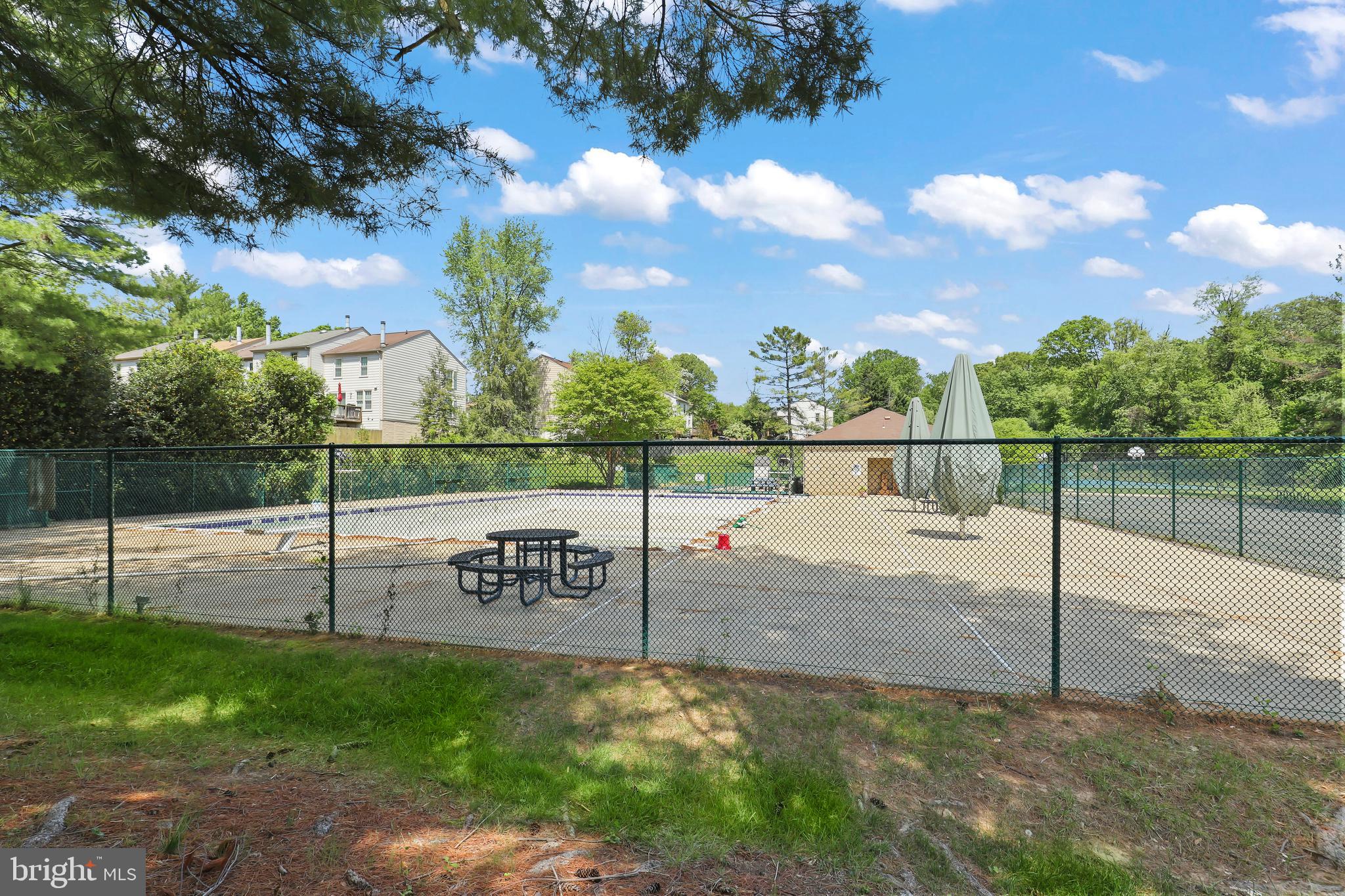 WOODLYNNE COMMUNITY - Residential