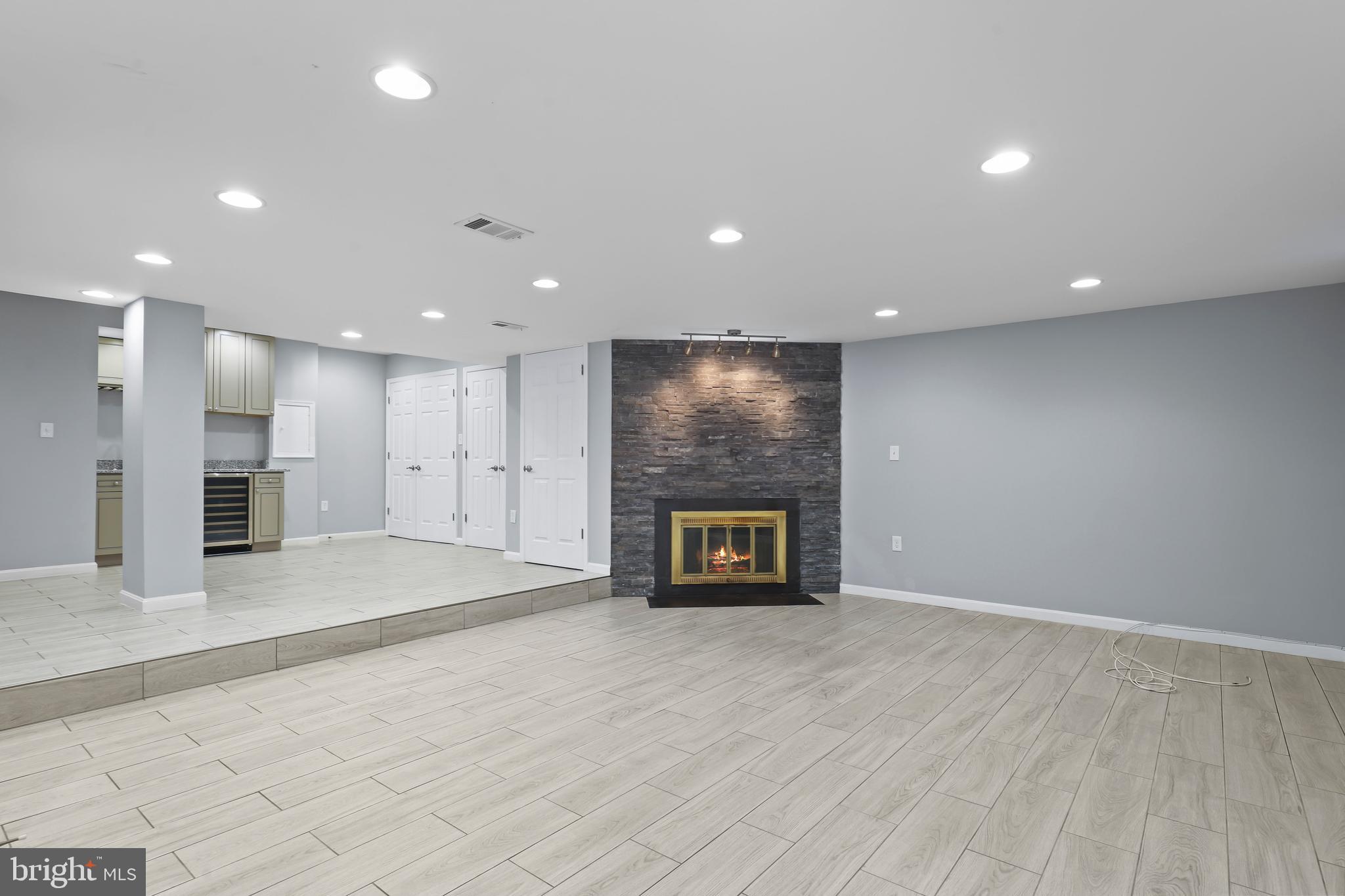 WOODLYNNE COMMUNITY - Residential