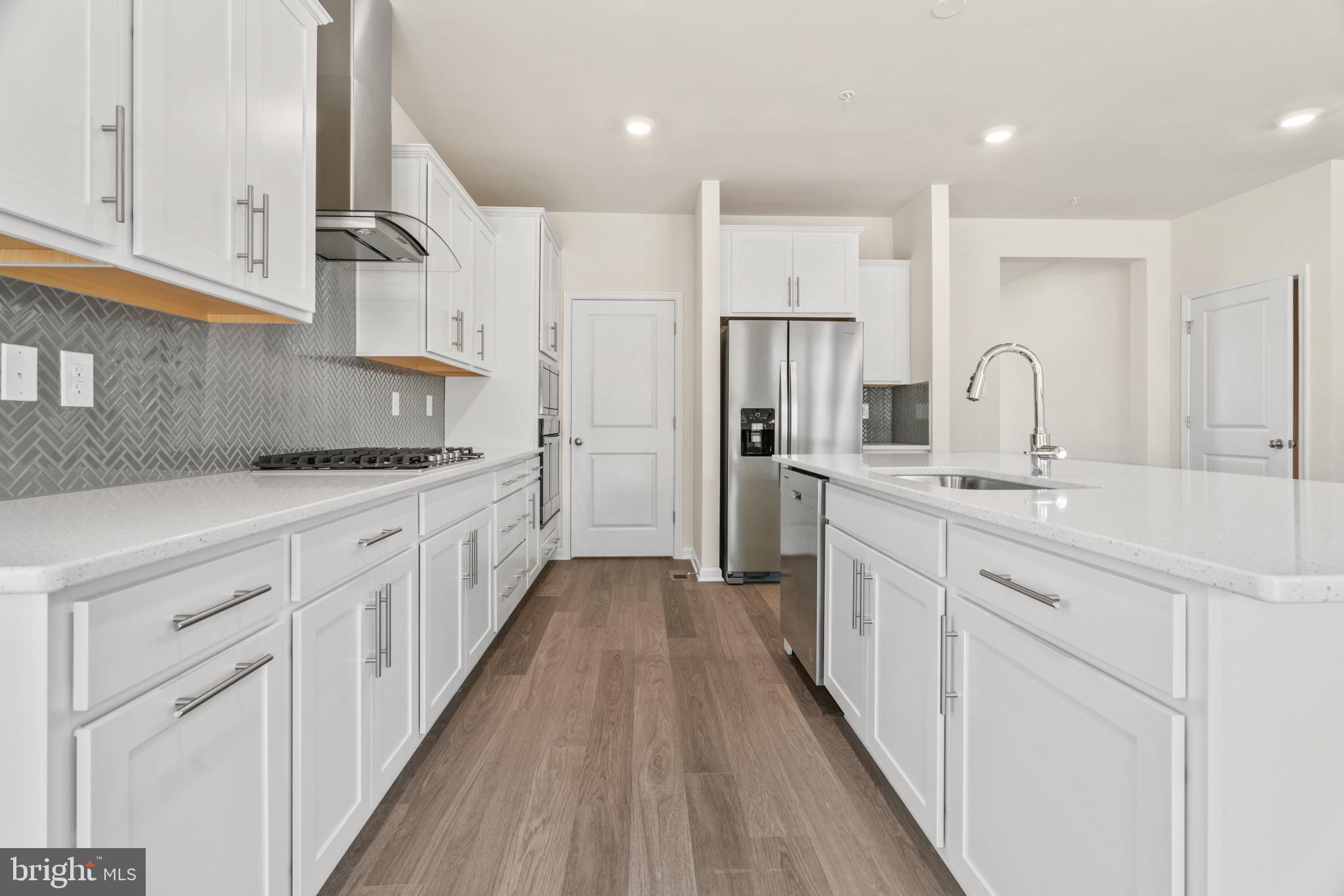 CREEKSIDE ESTATES - Residential