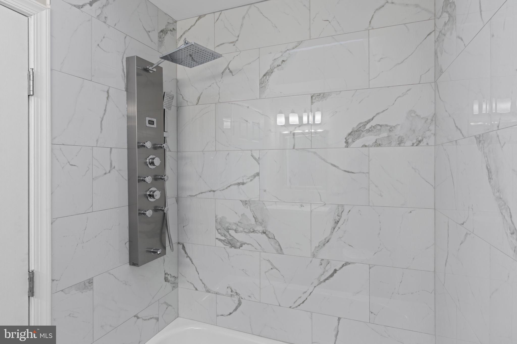 ASHTON-WOODENBRIDGE - Residential