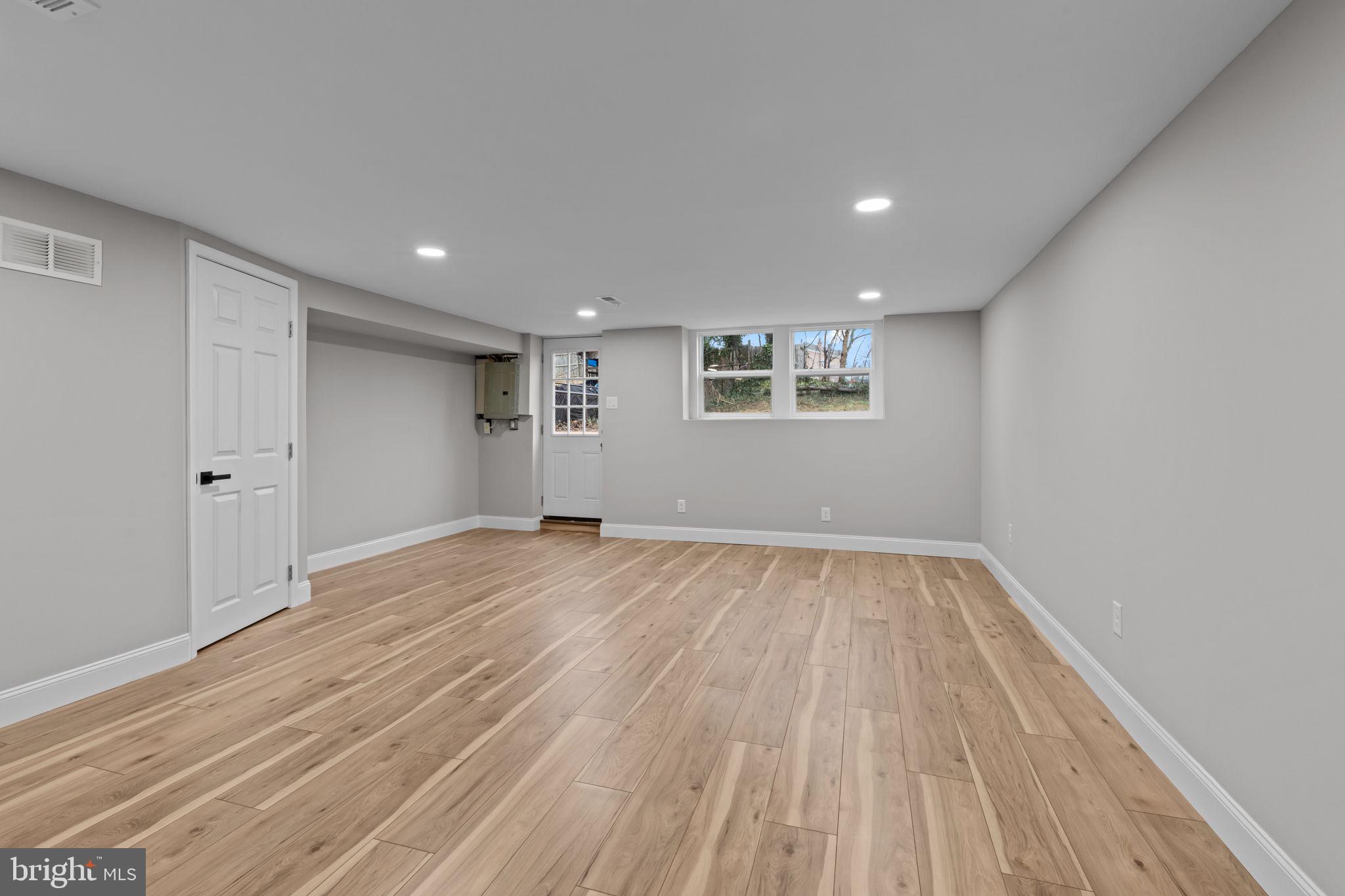 ASHTON-WOODENBRIDGE - Residential