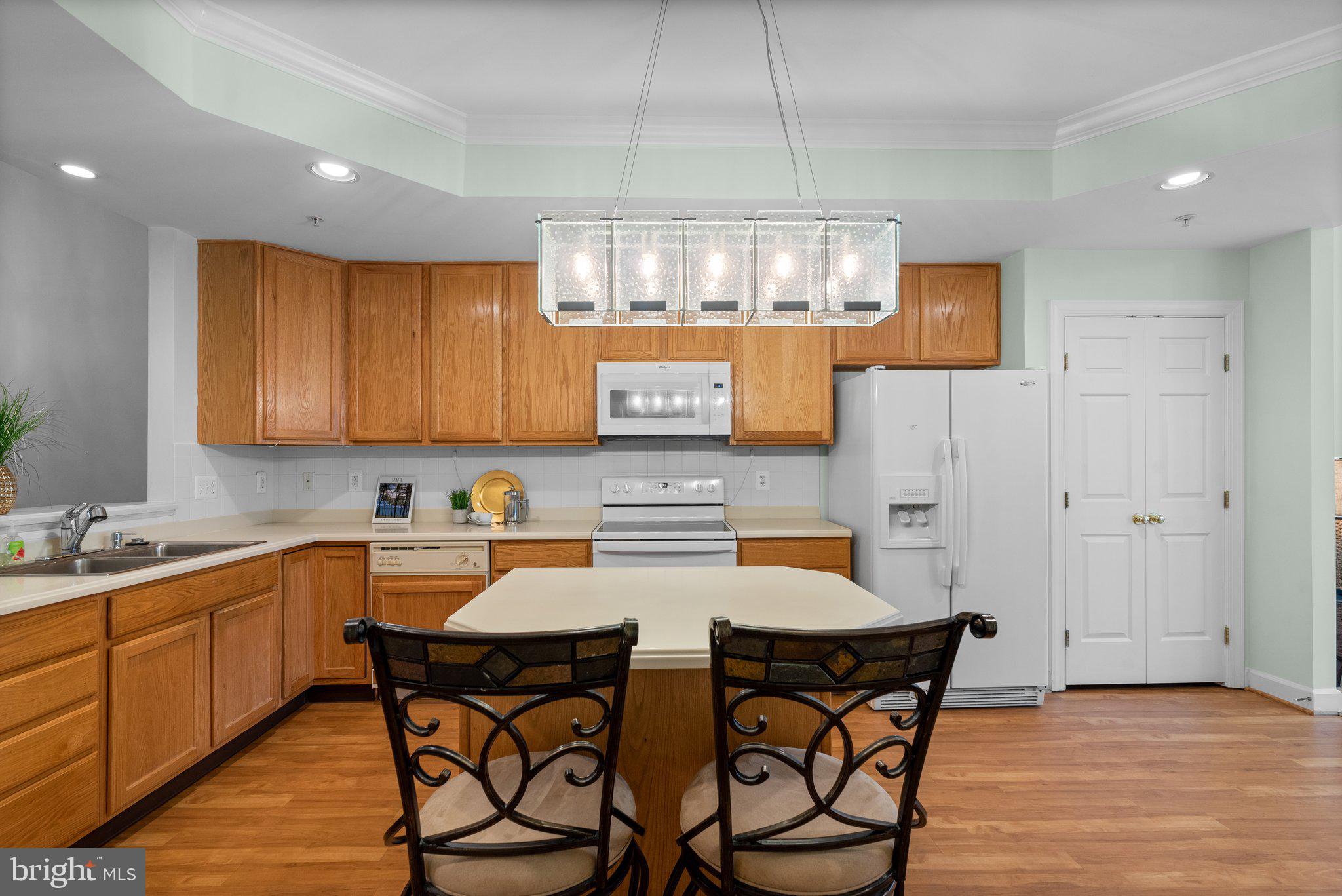 SOUTH RIVER COLONY - Residential