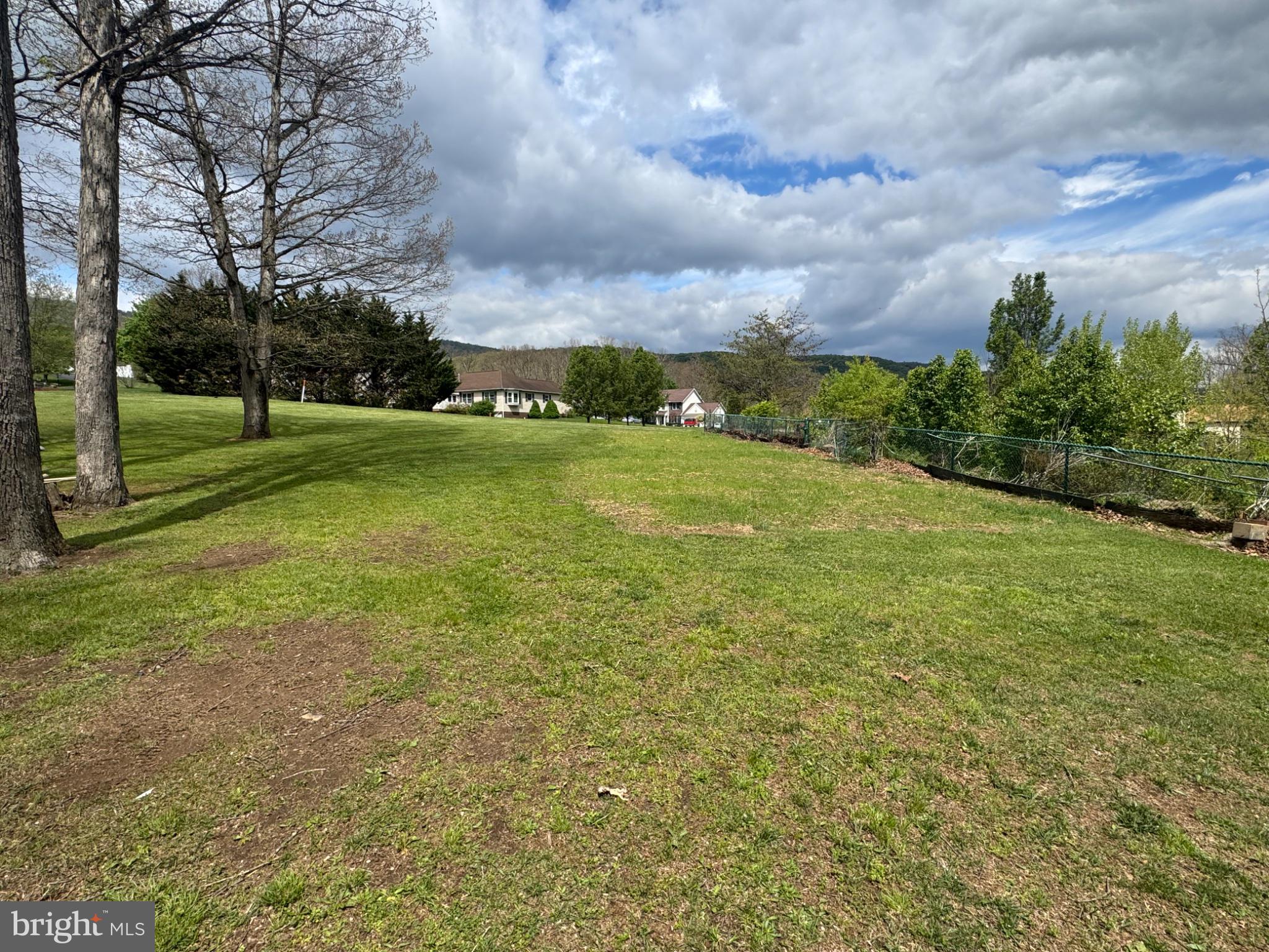ROLLING OAKS - Land