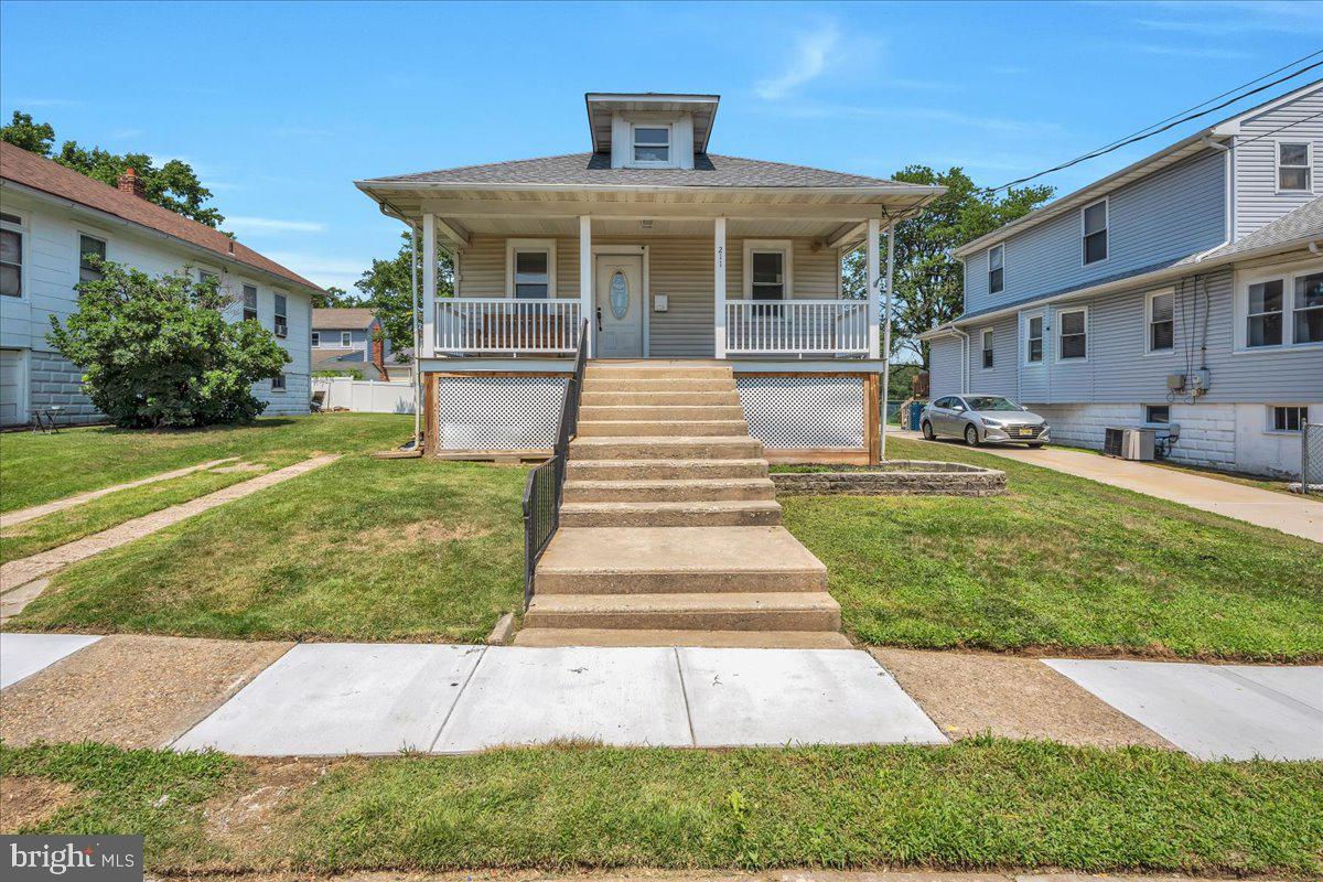 211 S CEDAR AVENUE