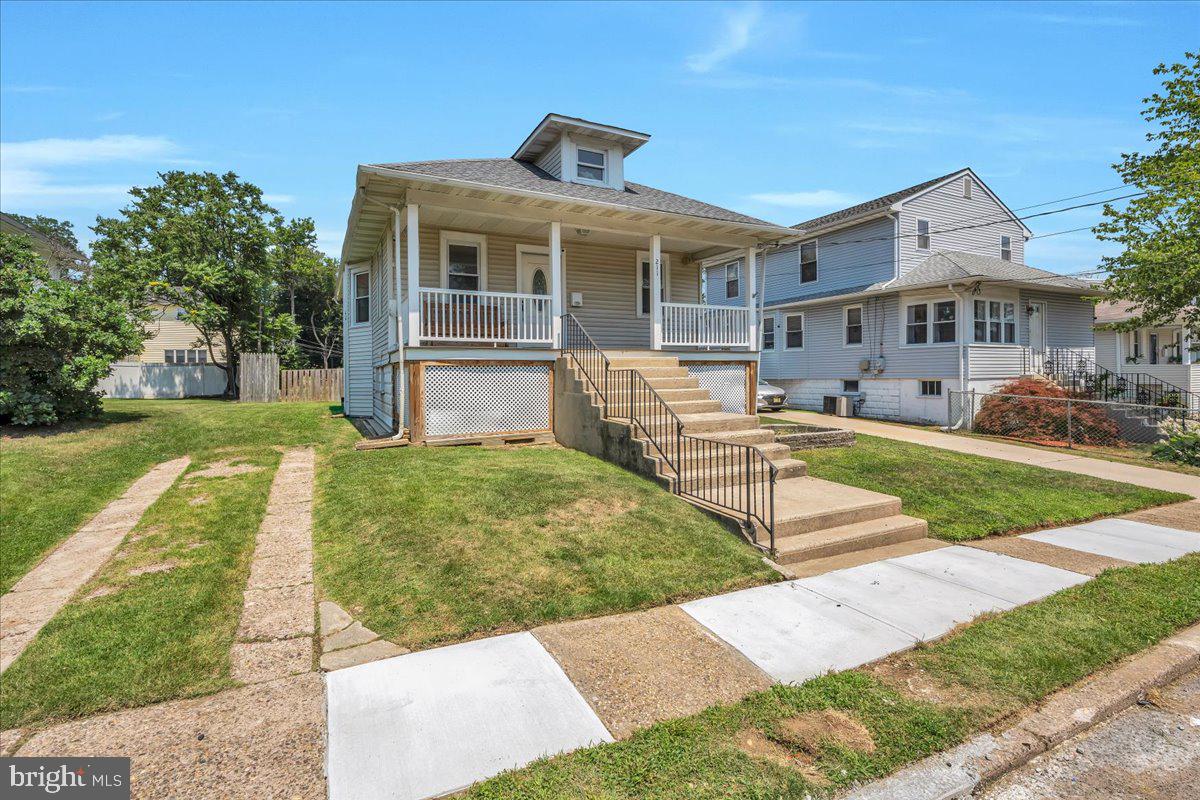 211 S CEDAR AVENUE