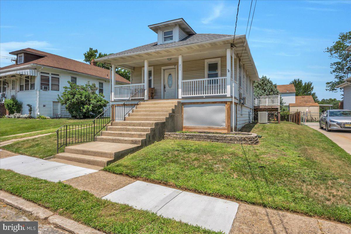 211 S CEDAR AVENUE