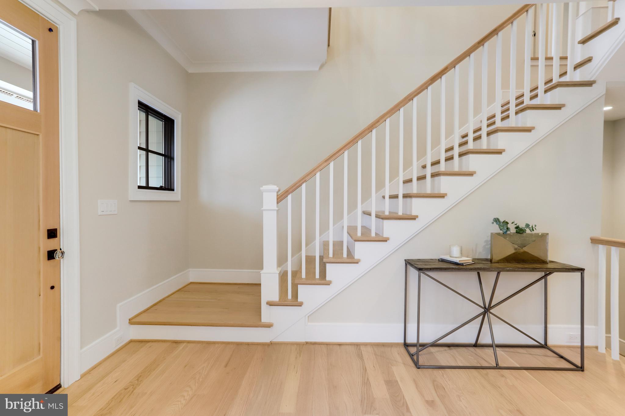 LYONHURST - Residential