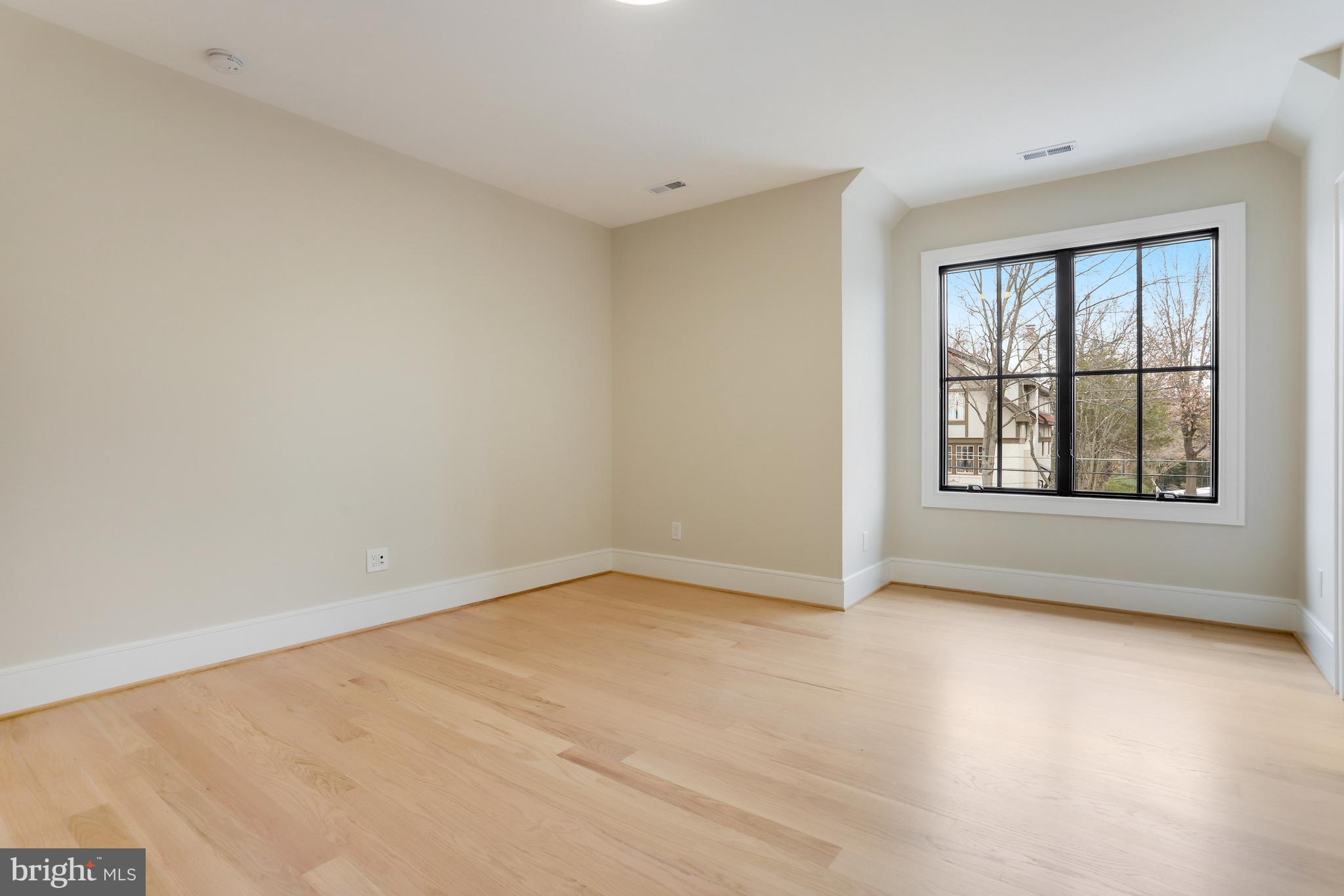 LYONHURST - Residential