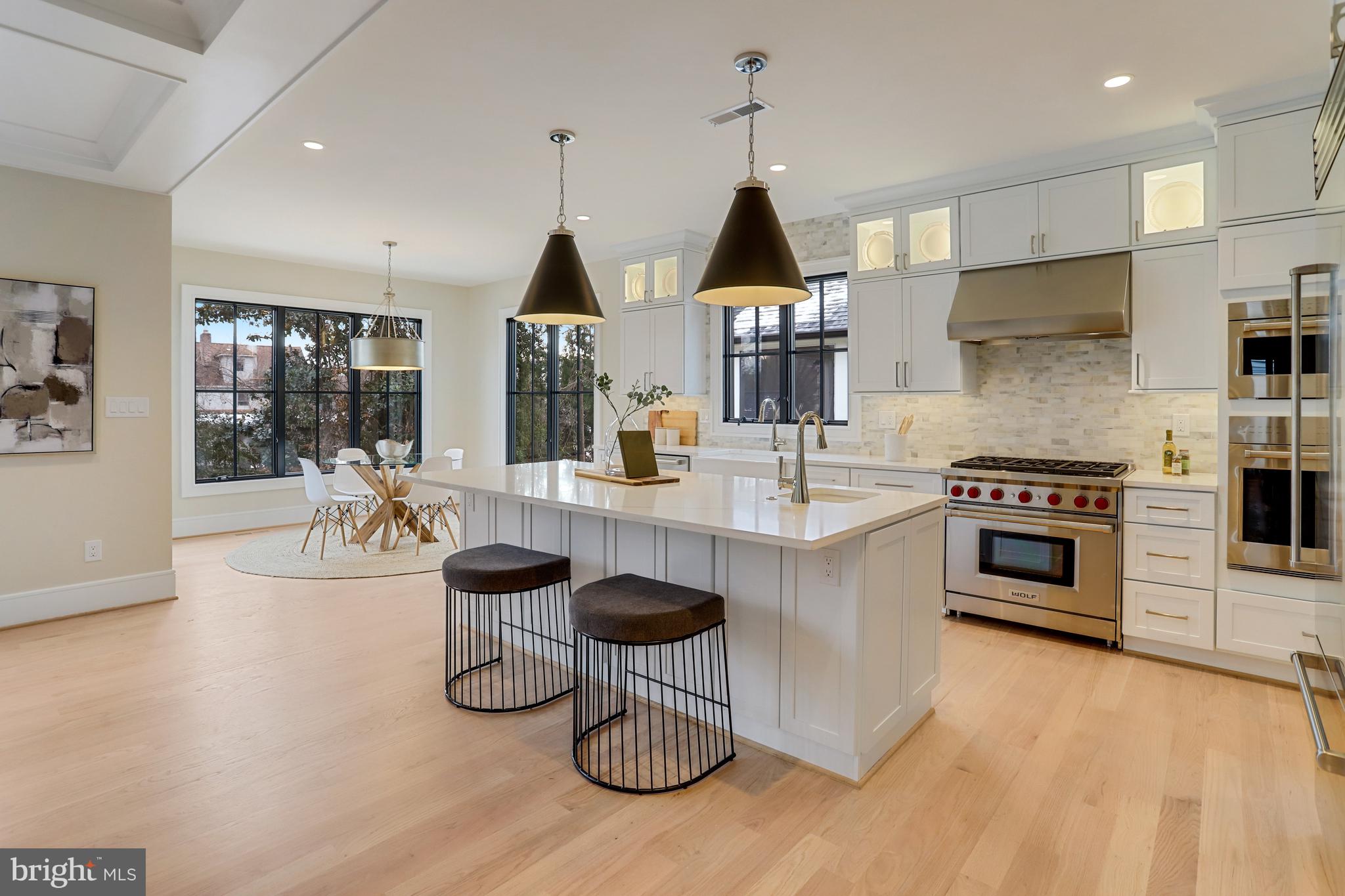 LYONHURST - Residential