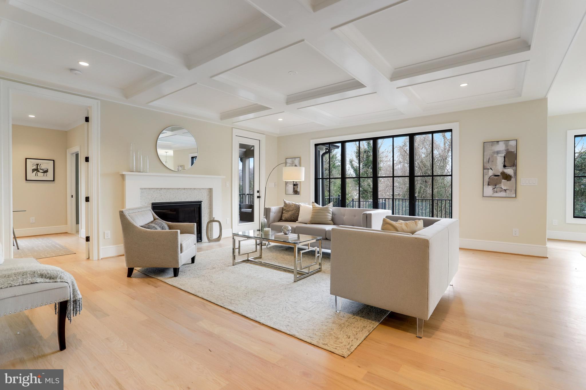 LYONHURST - Residential