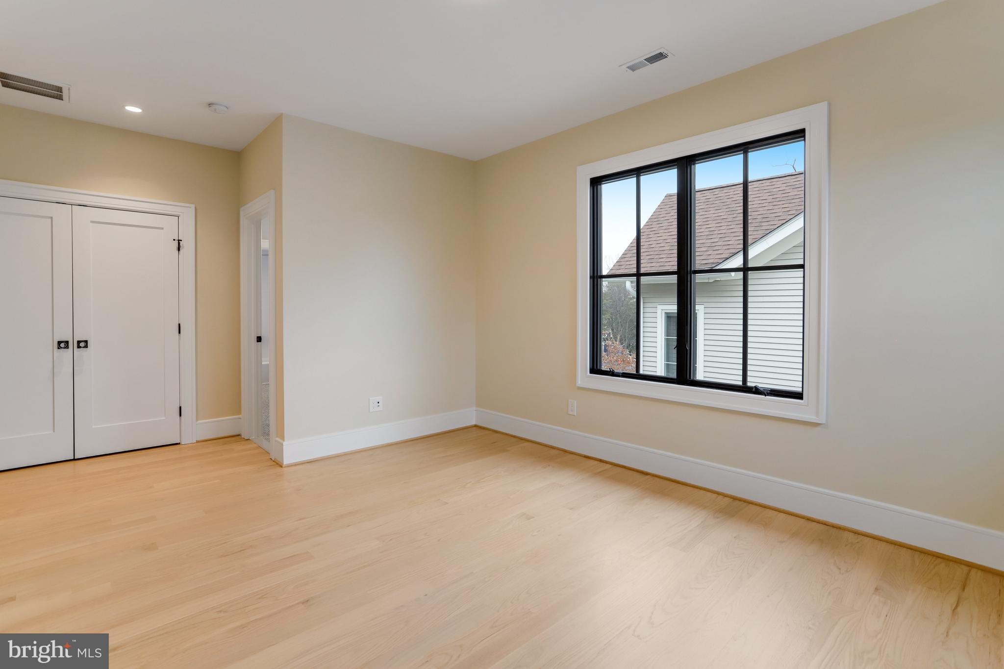 LYONHURST - Residential