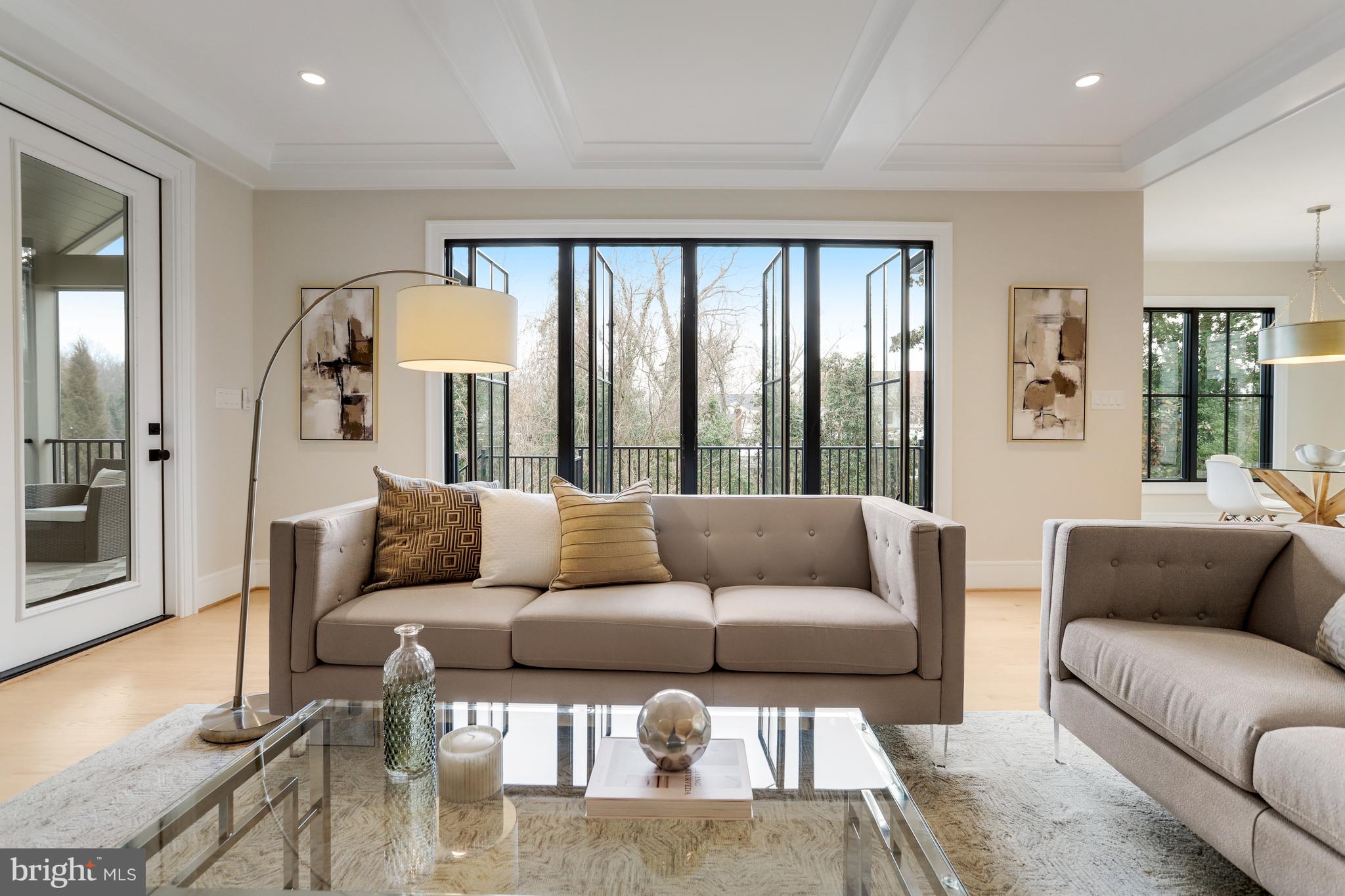 LYONHURST - Residential