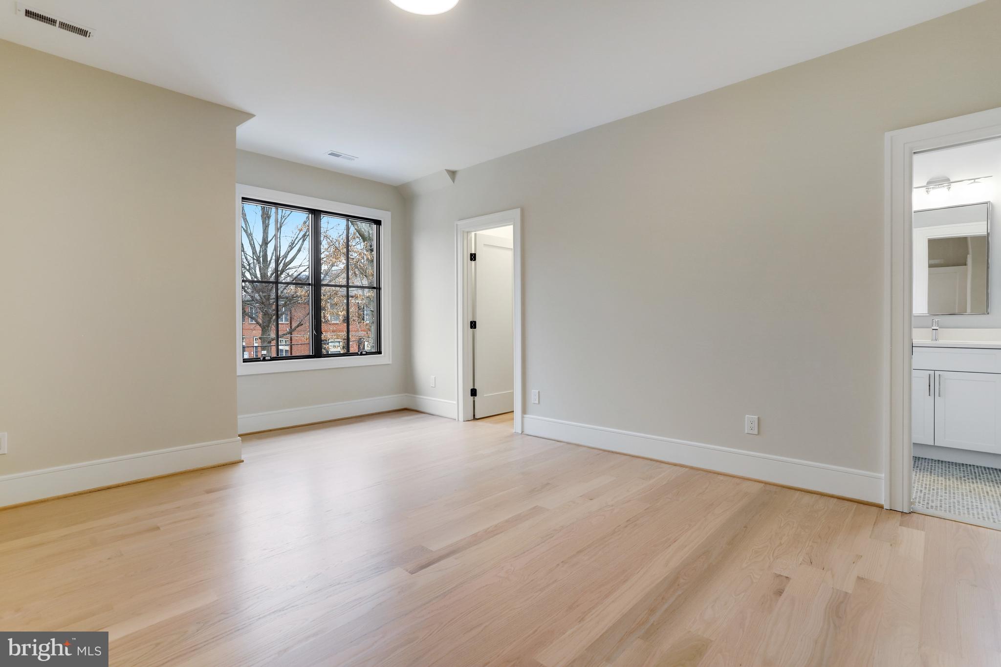 LYONHURST - Residential