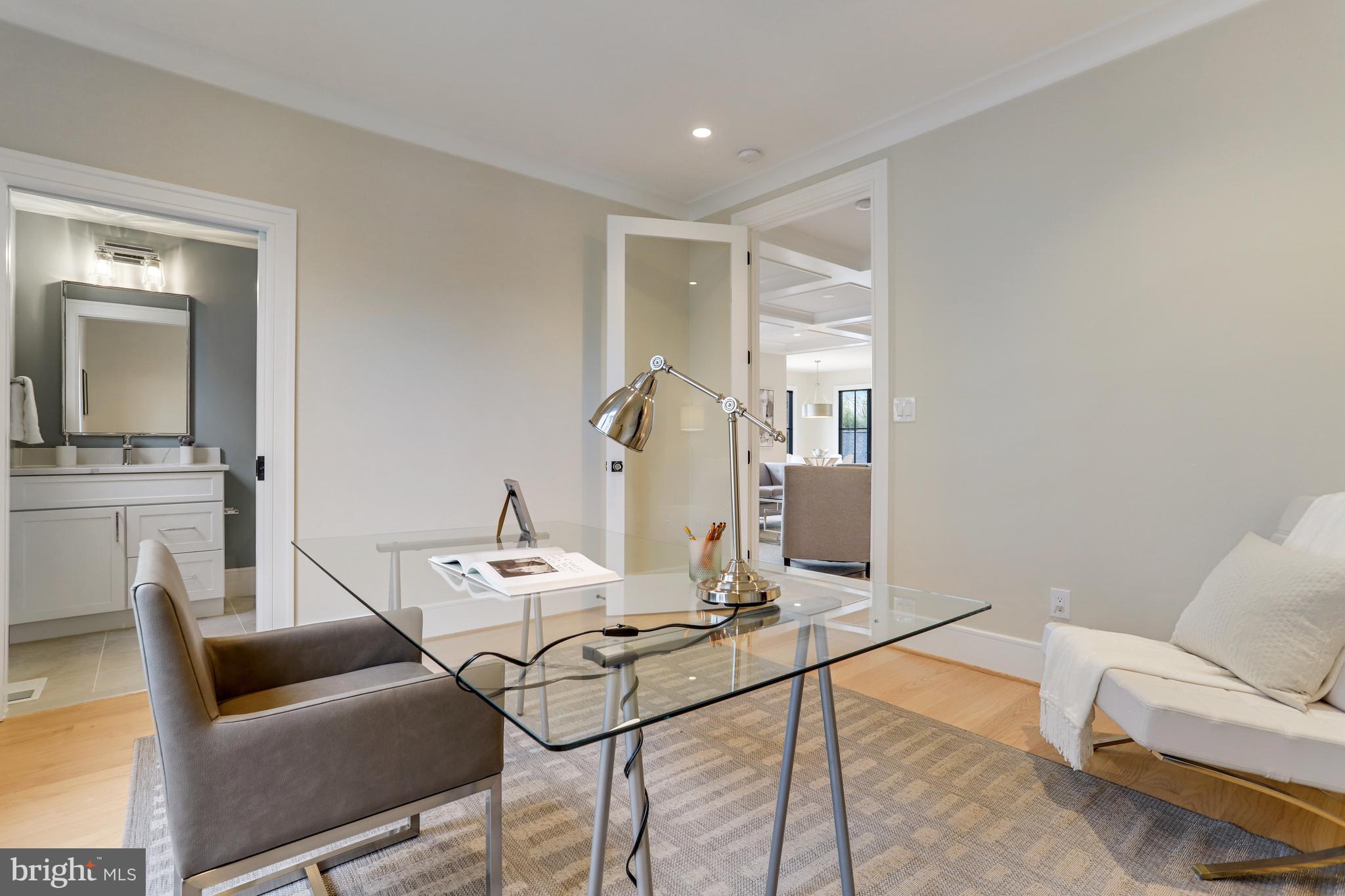 LYONHURST - Residential