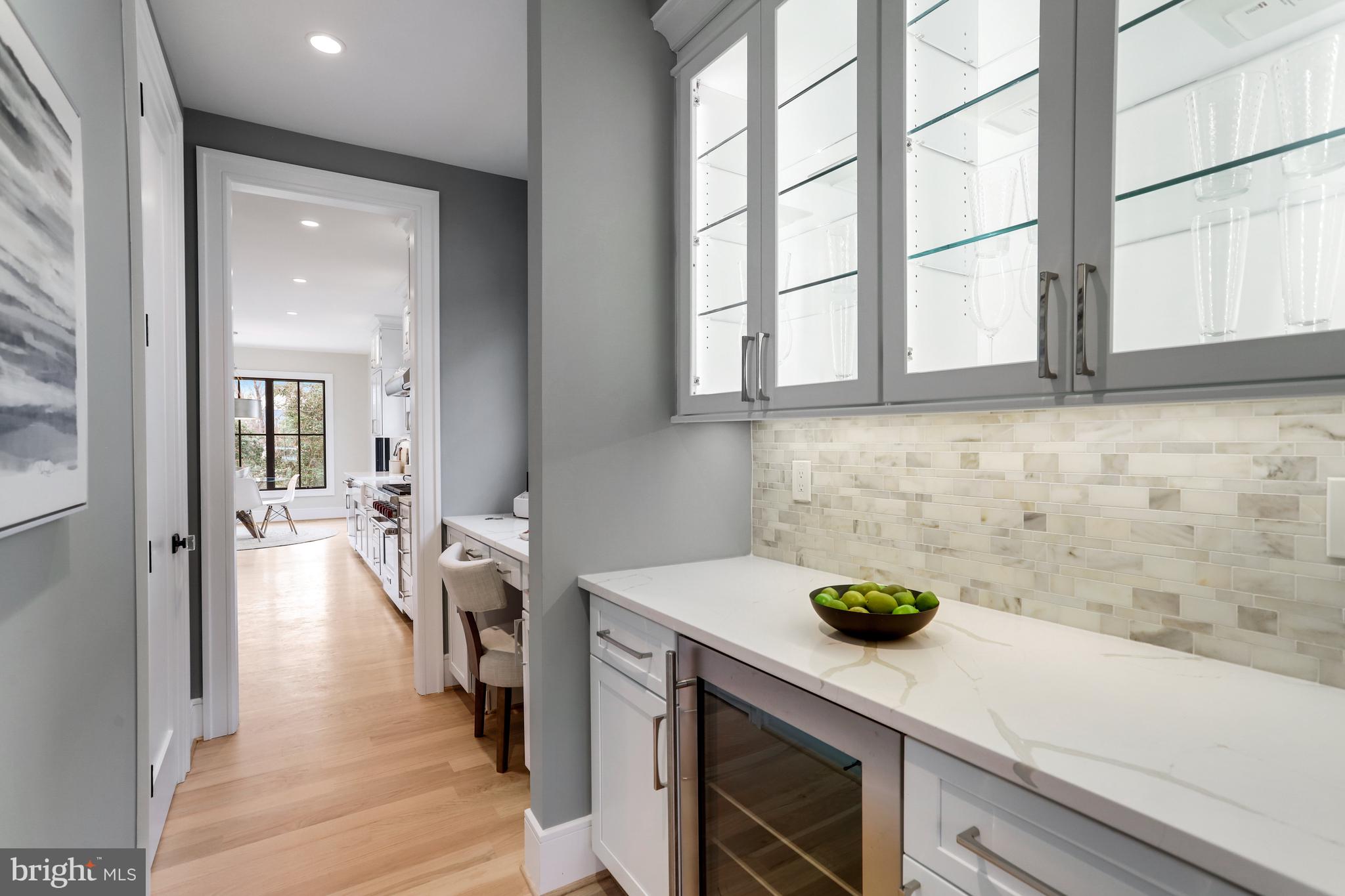 LYONHURST - Residential