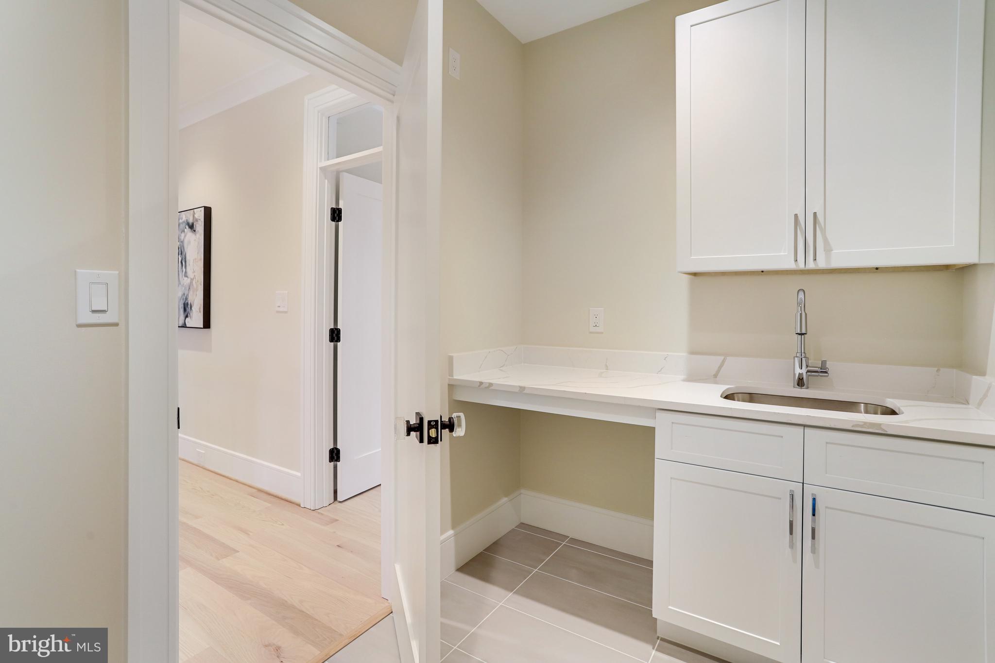 LYONHURST - Residential