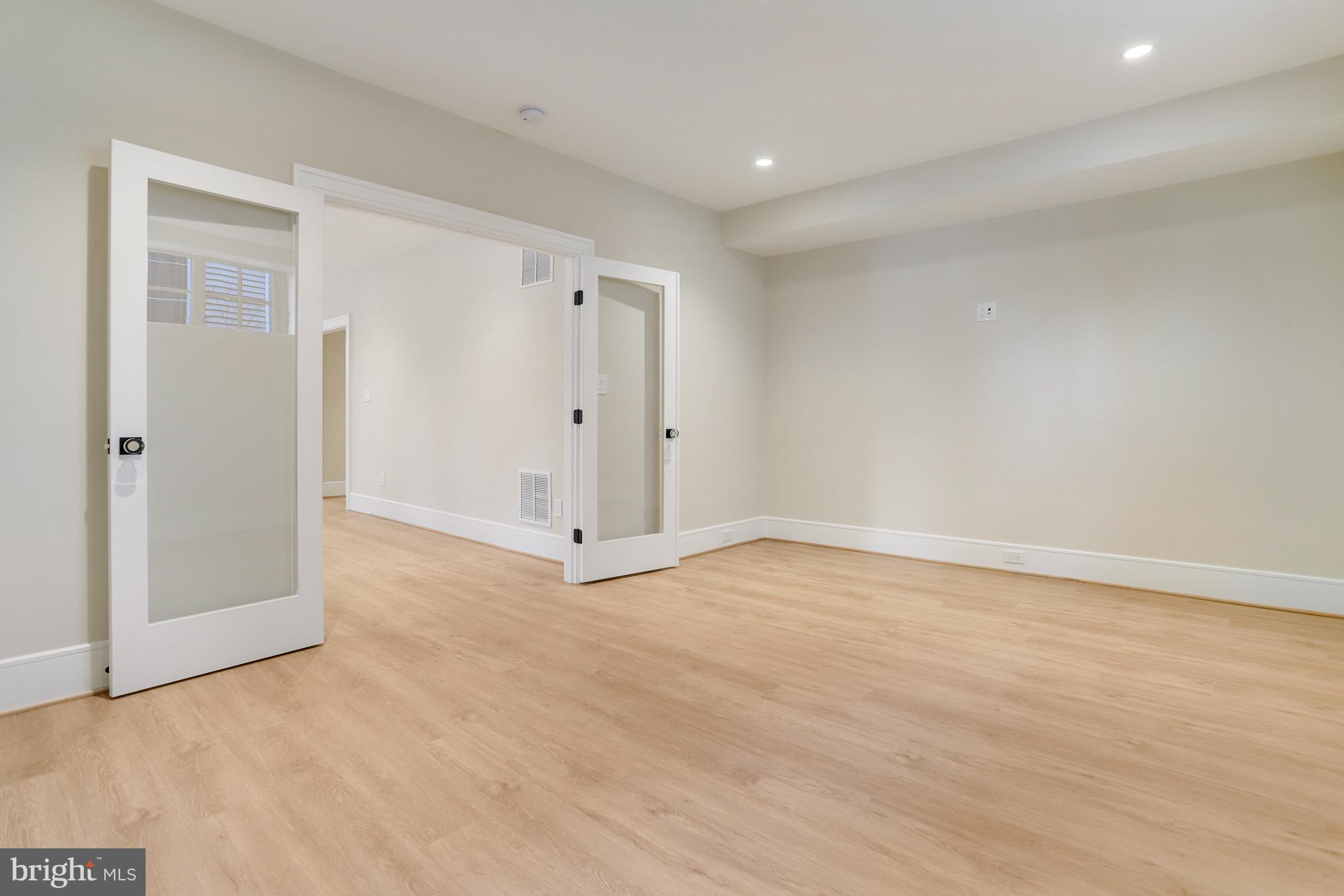 LYONHURST - Residential