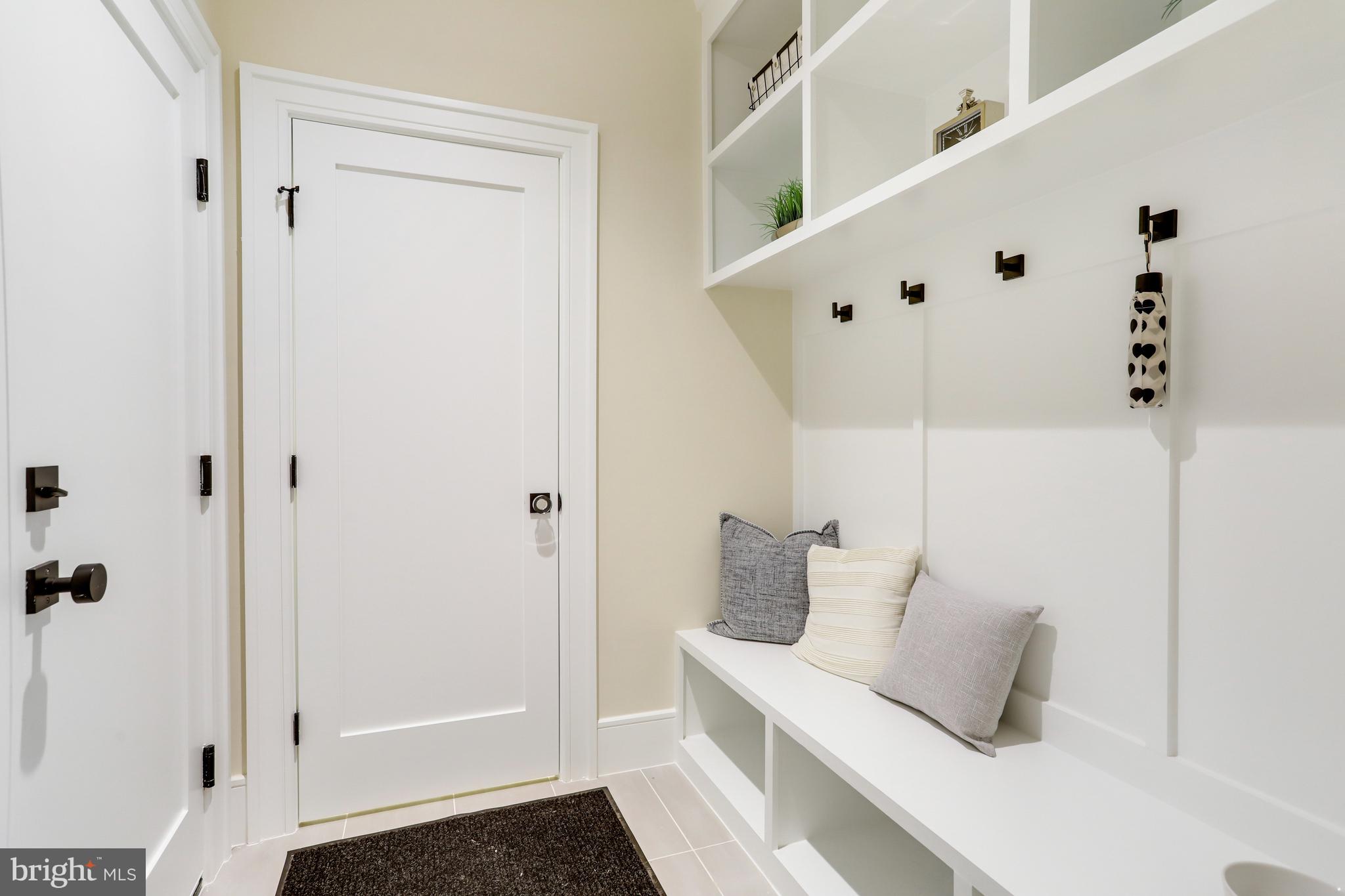 LYONHURST - Residential